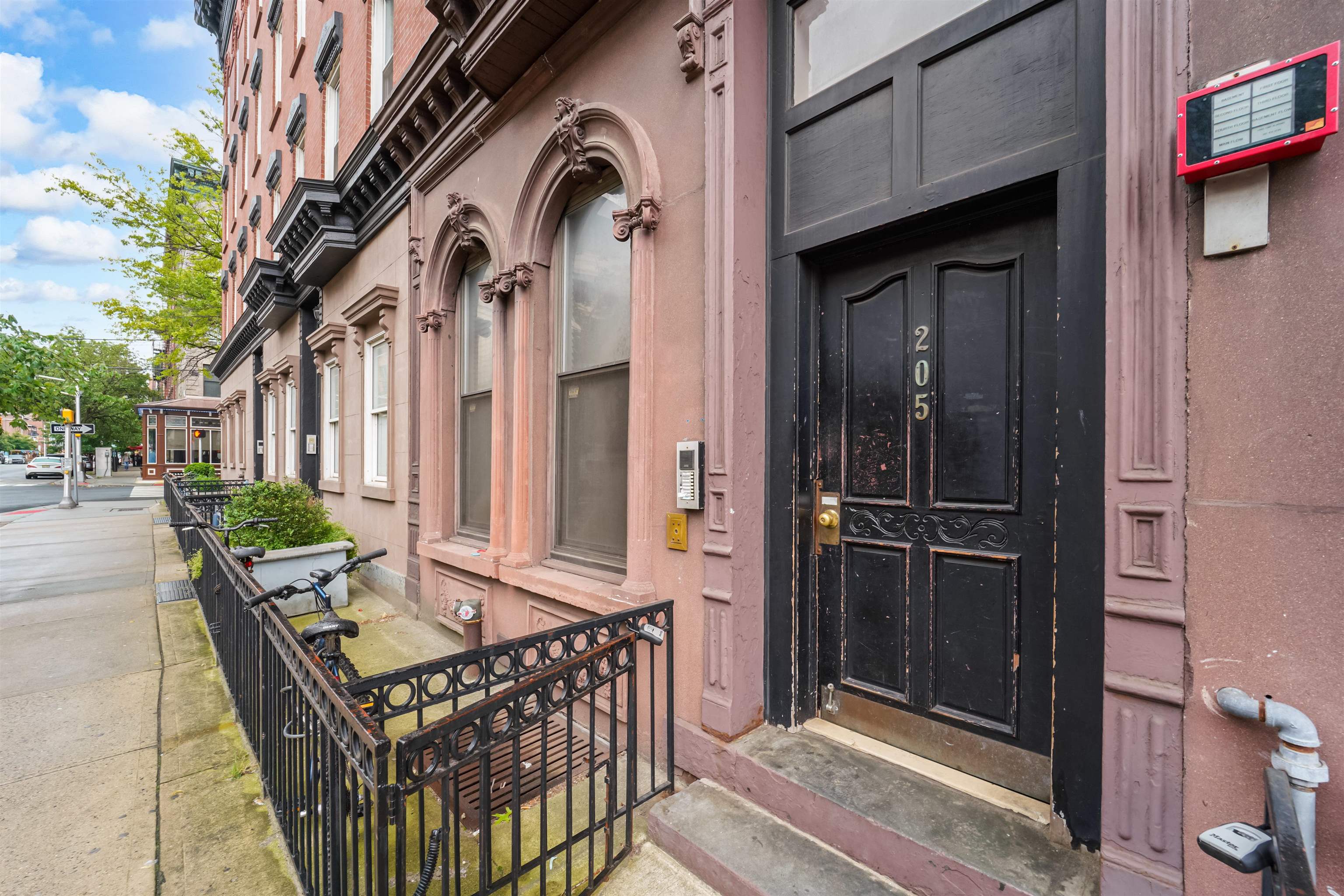 205 14TH ST Unit 3L