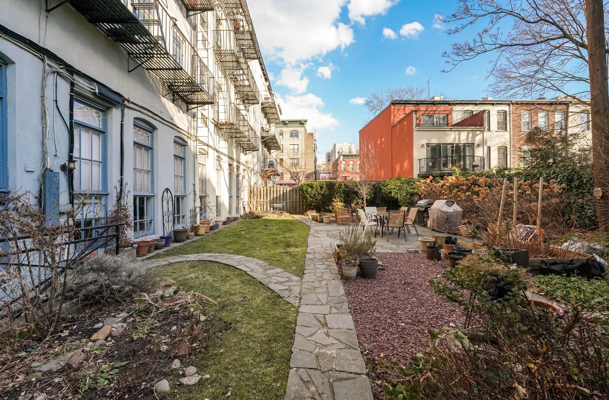 205 14TH ST Unit 3L