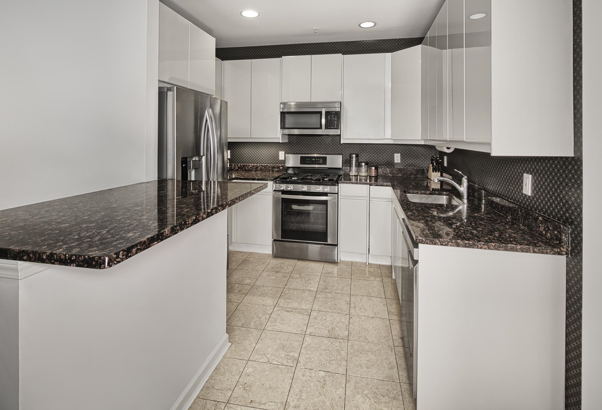 395 KINGSTON CT