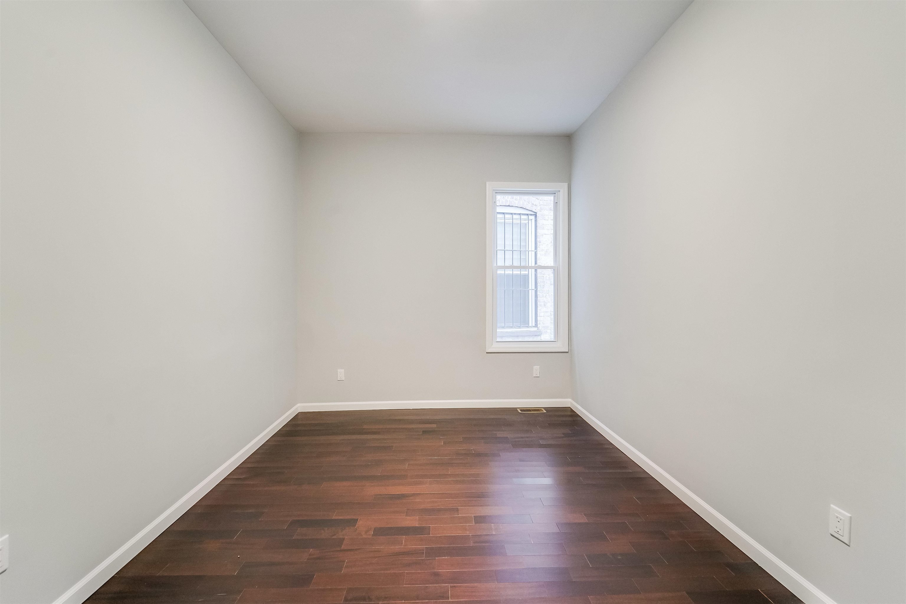 81 CLERK ST