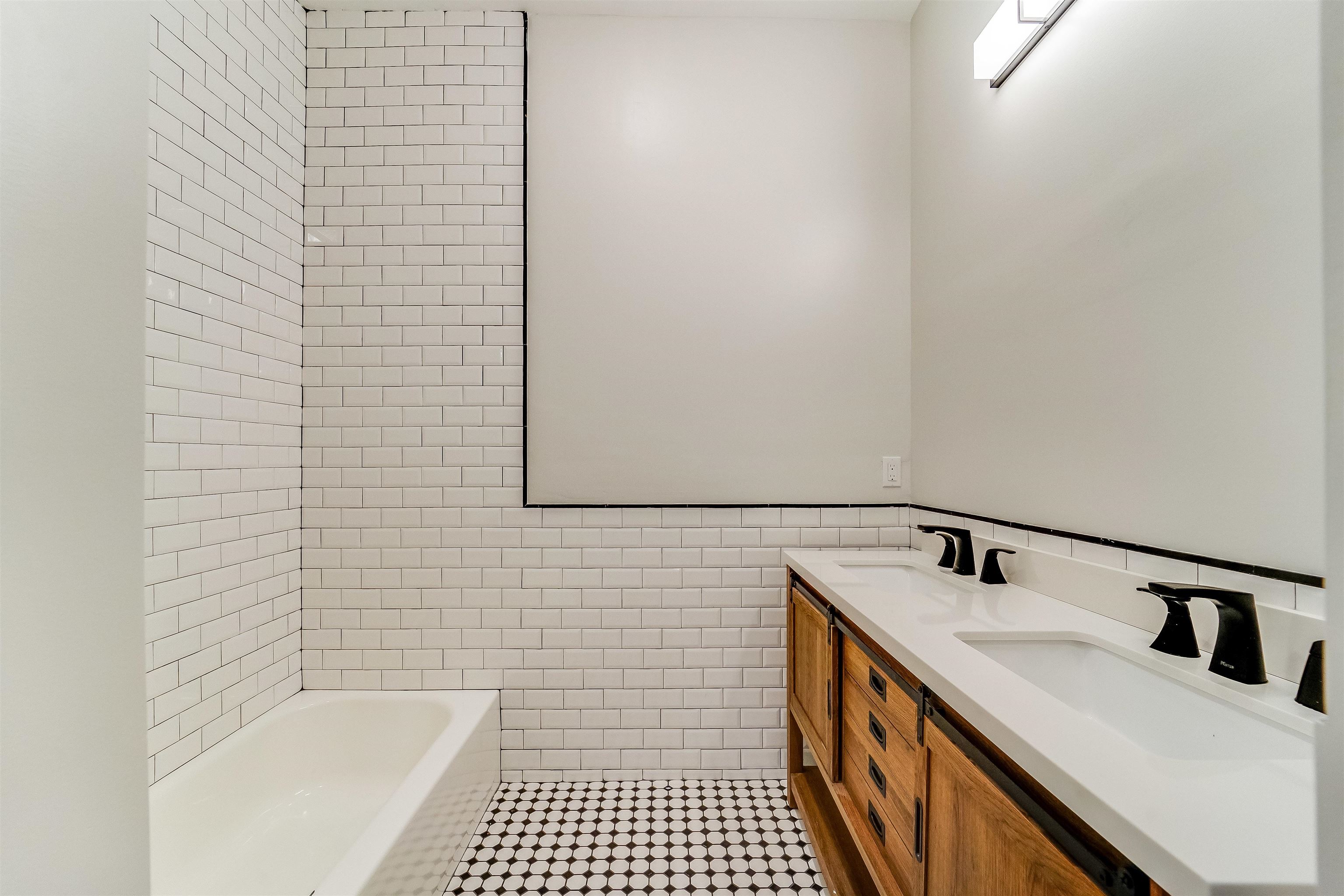 81 CLERK ST