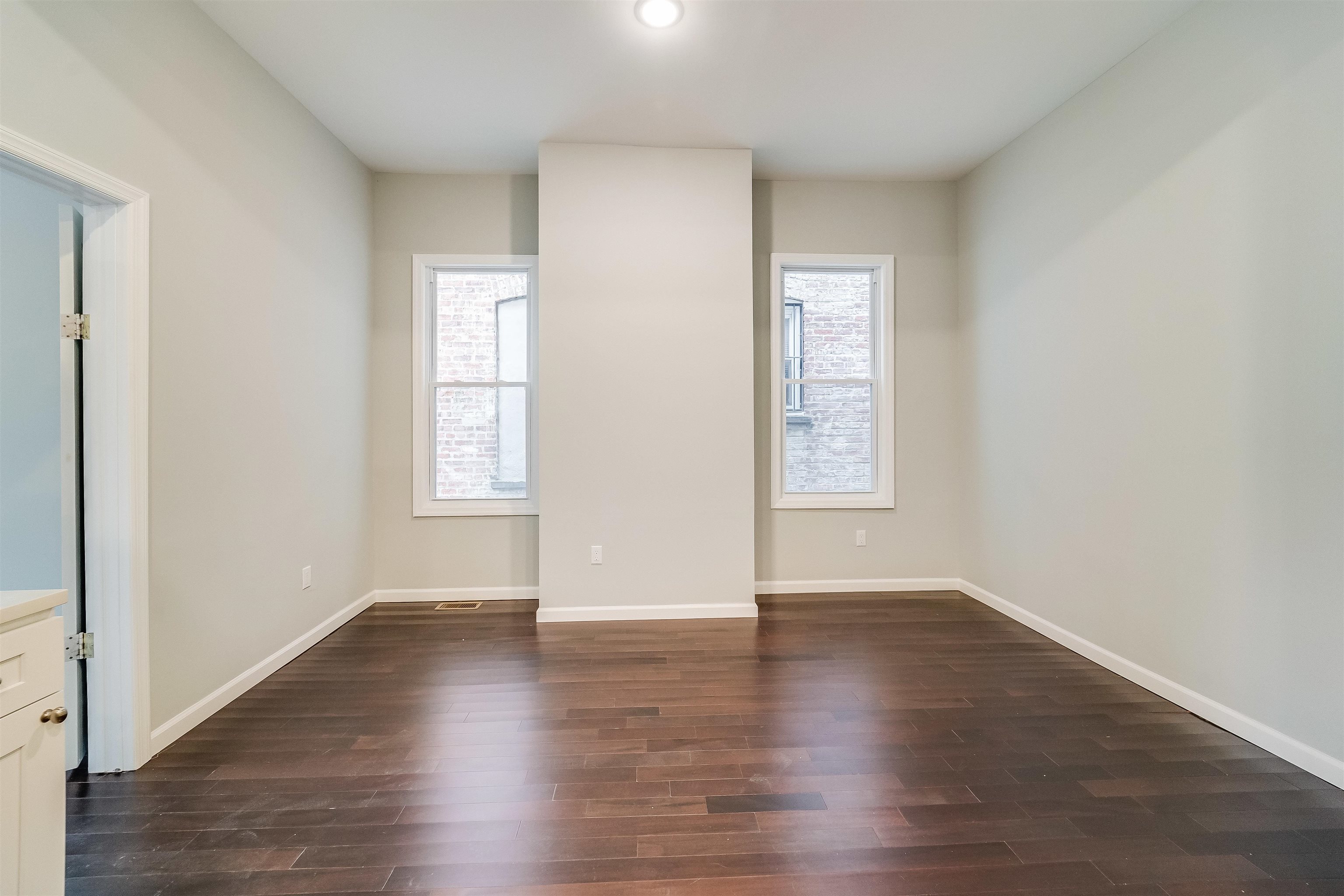 81 CLERK ST