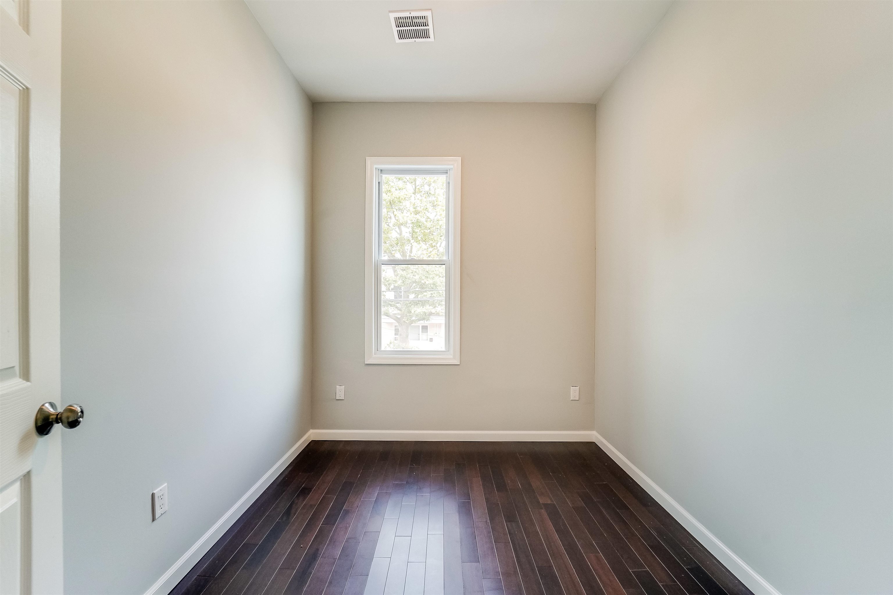 81 CLERK ST