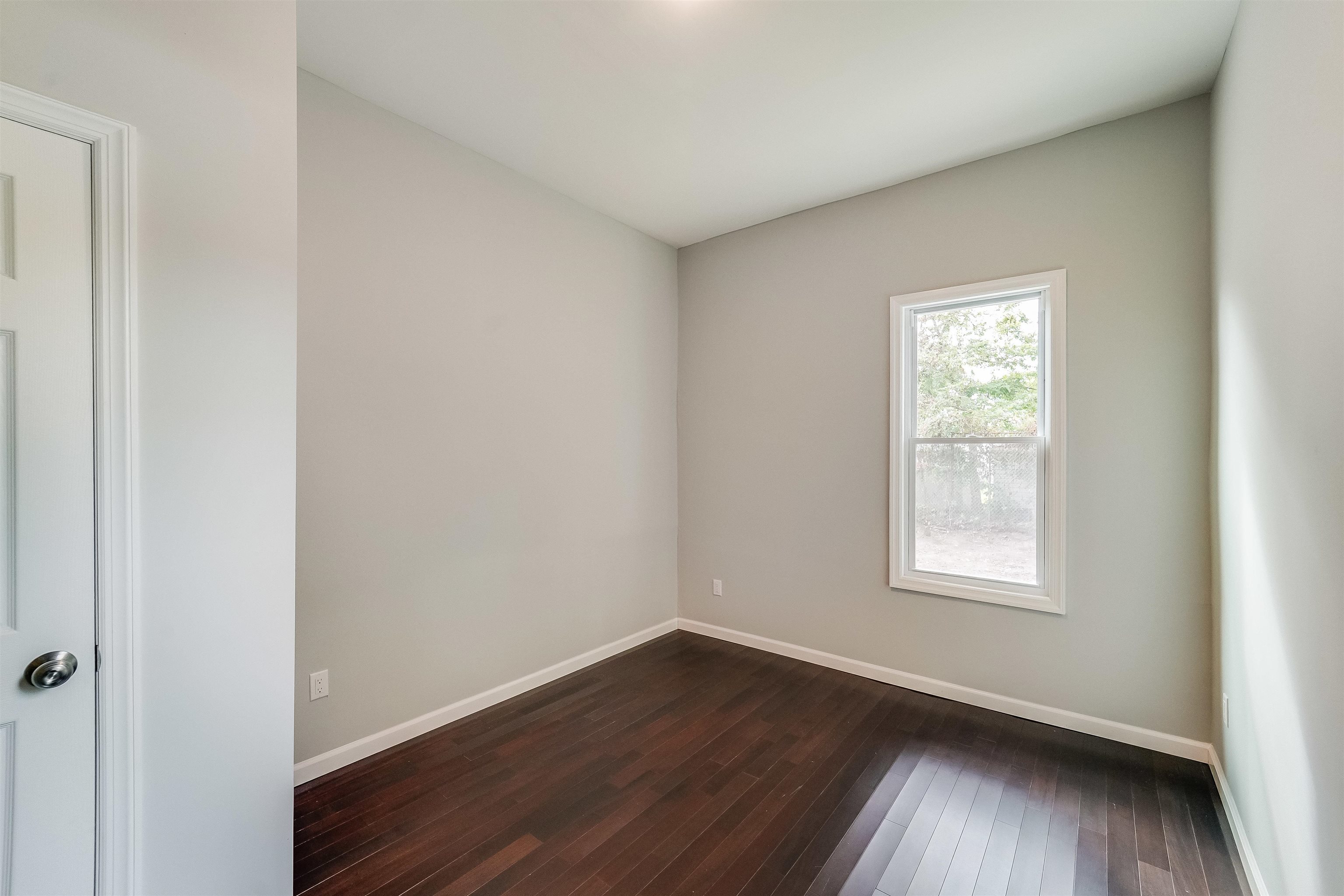 81 CLERK ST