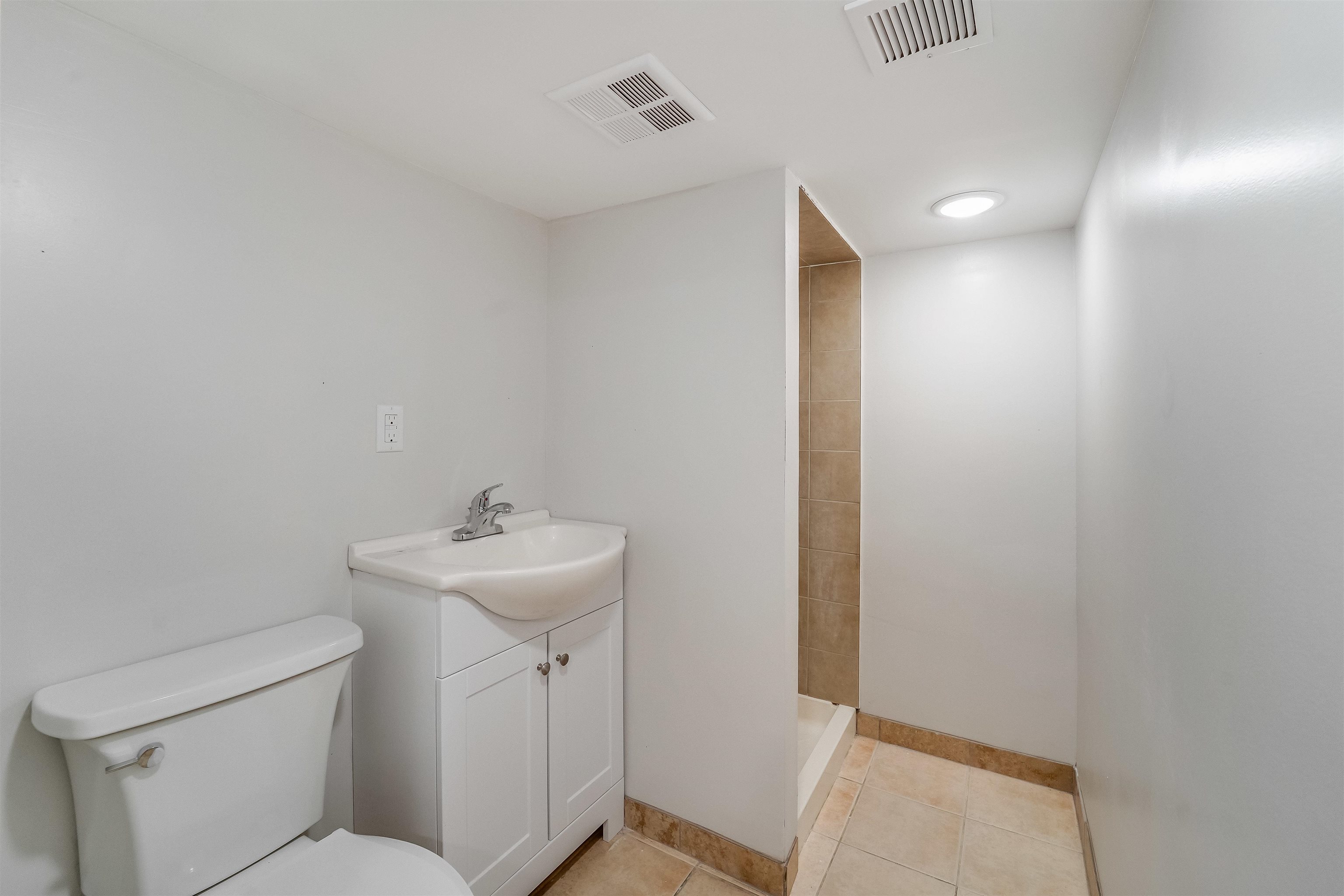 81 CLERK ST