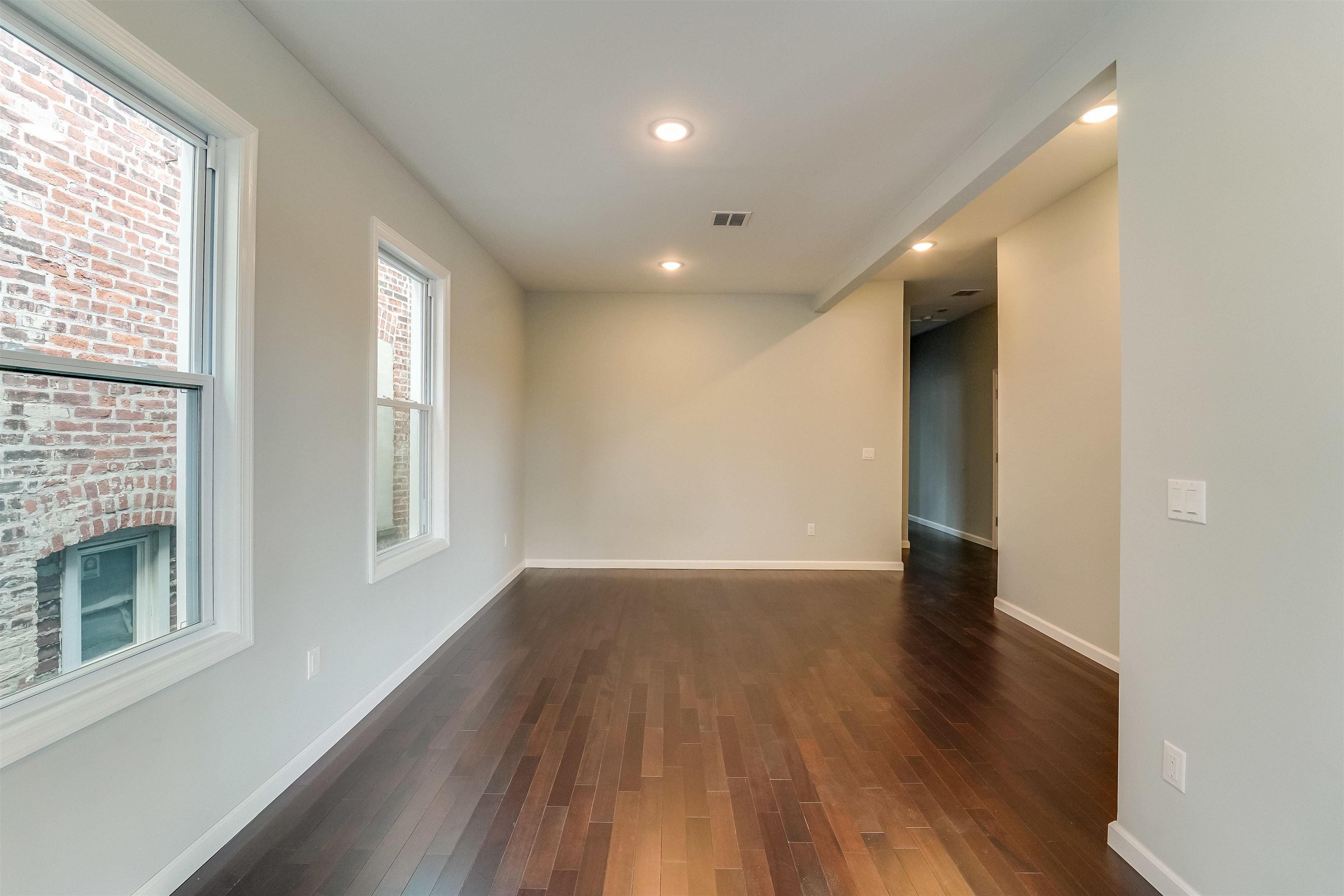 81 CLERK ST