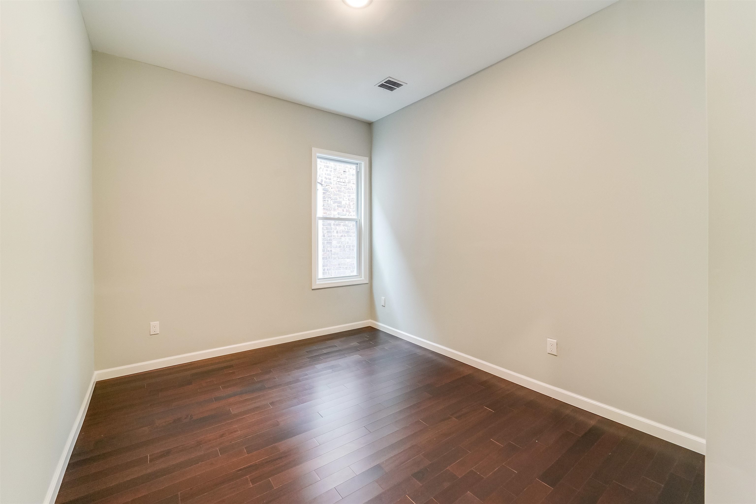 81 CLERK ST