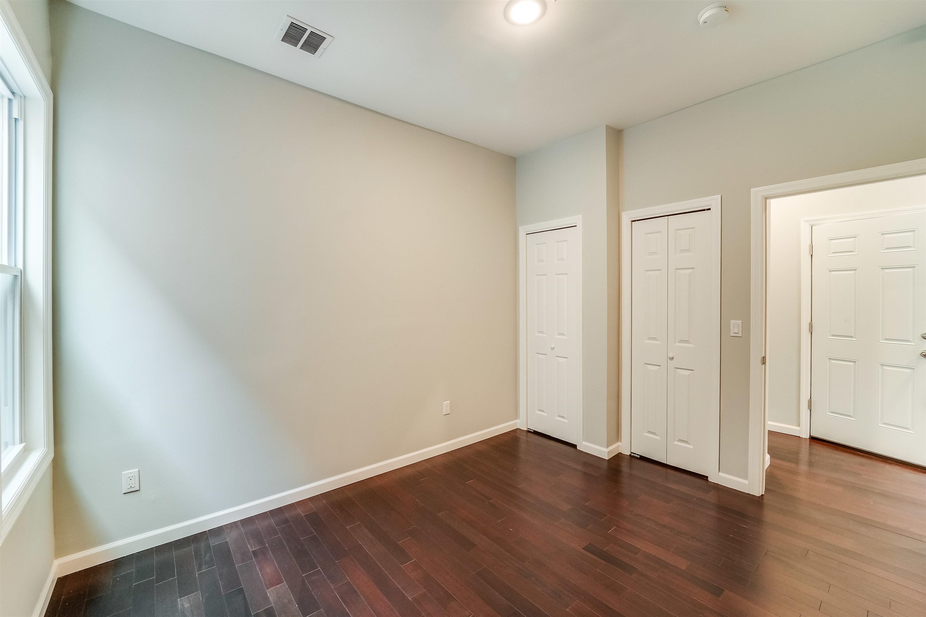 81 CLERK ST