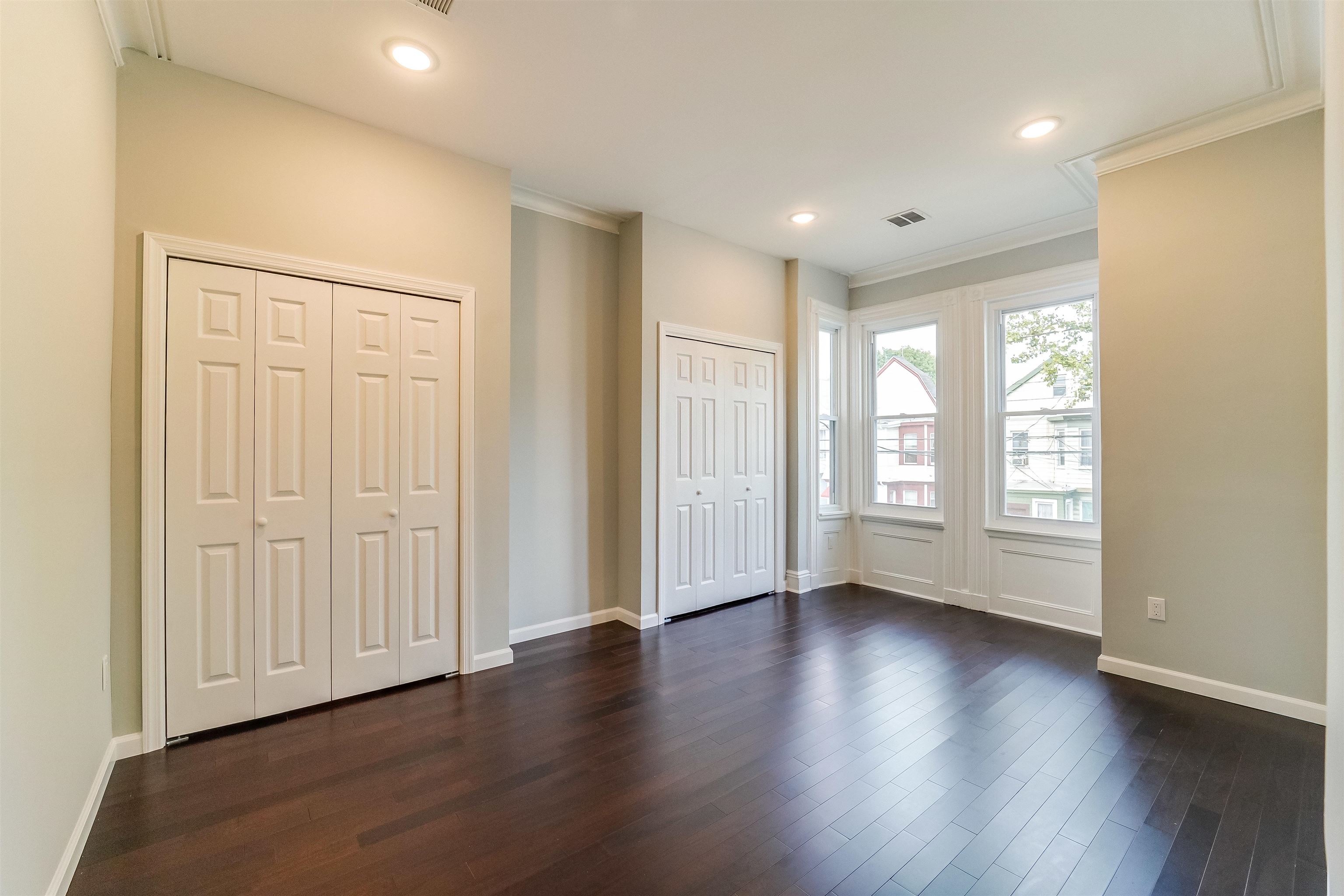 81 CLERK ST