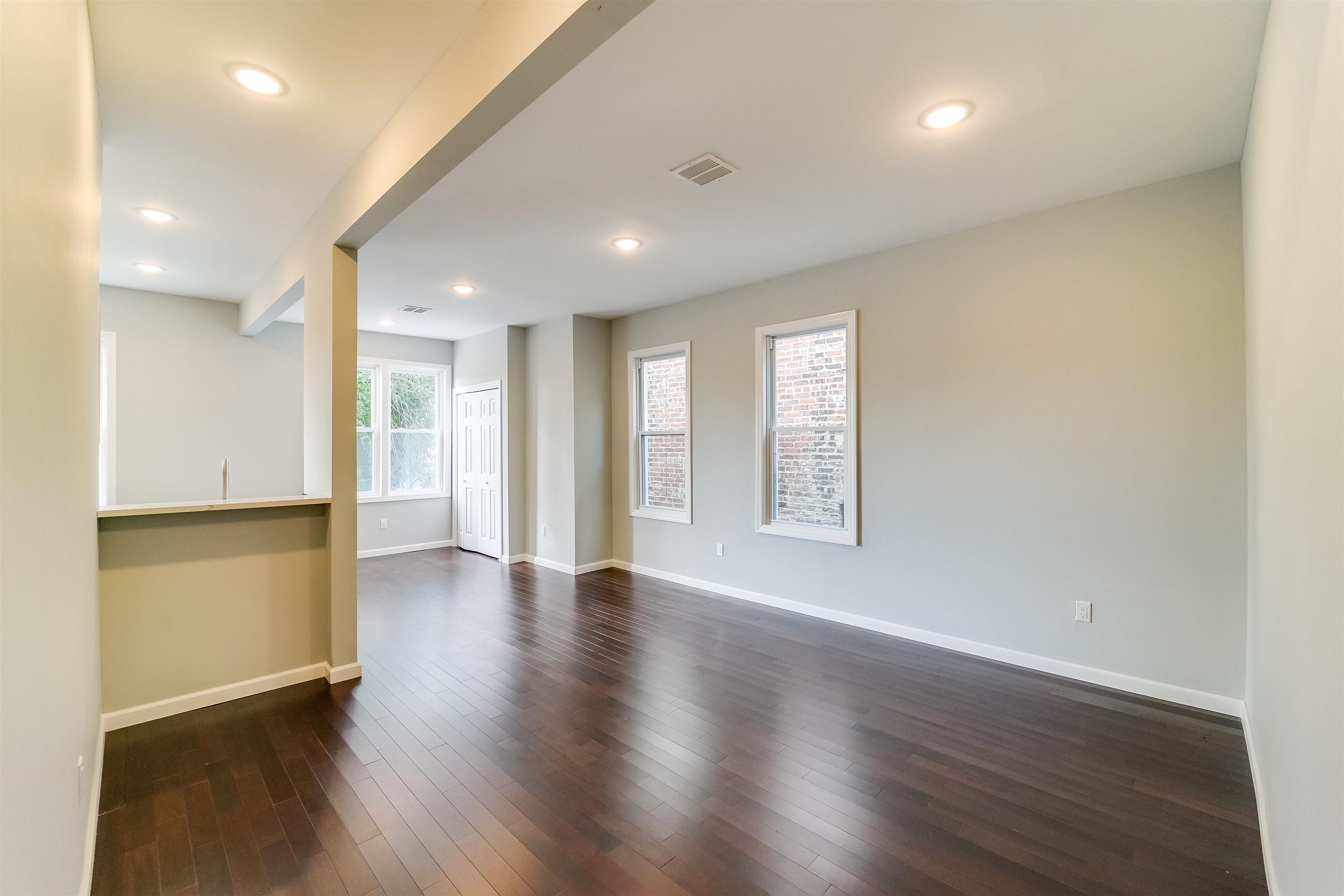 81 CLERK ST