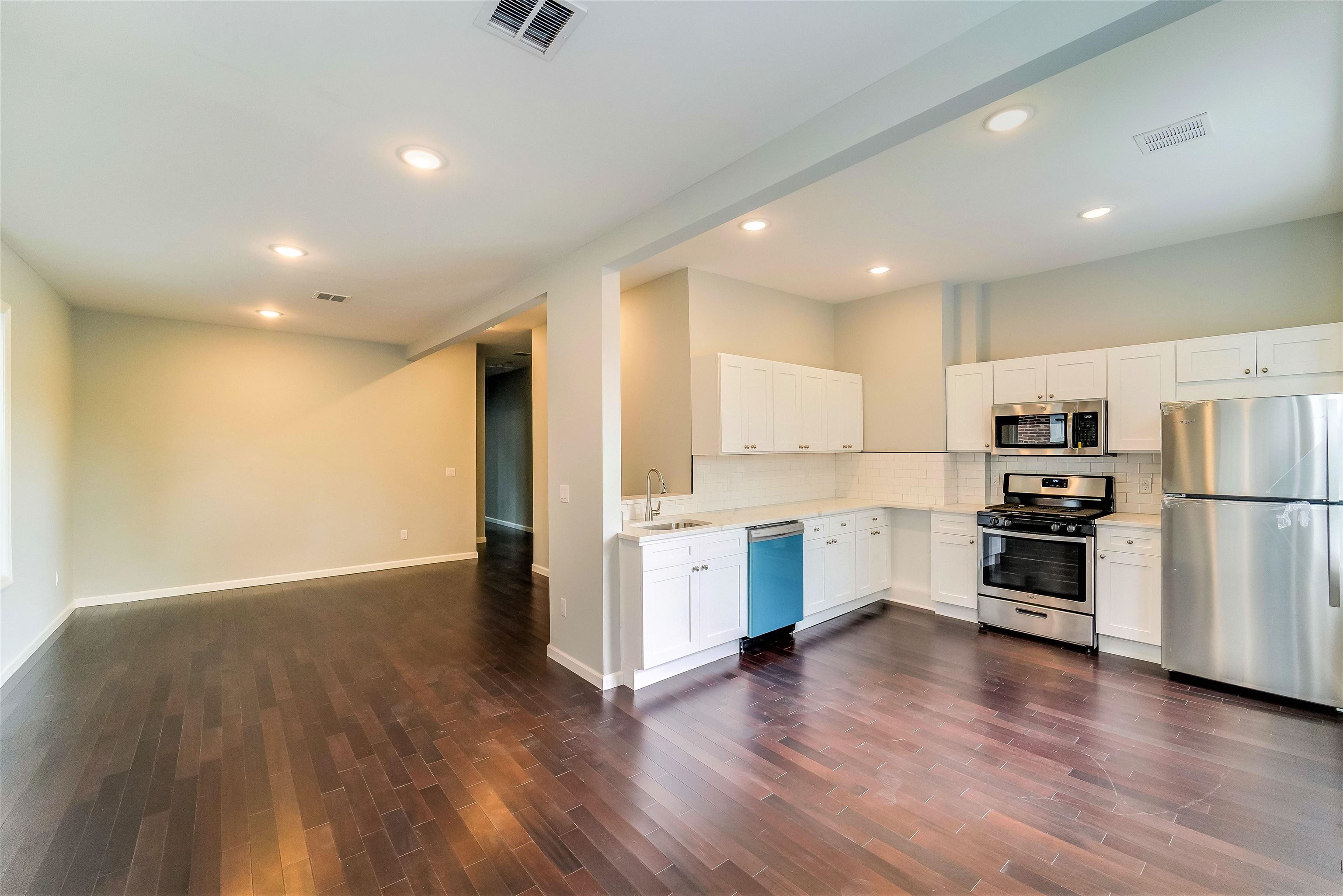 81 CLERK ST