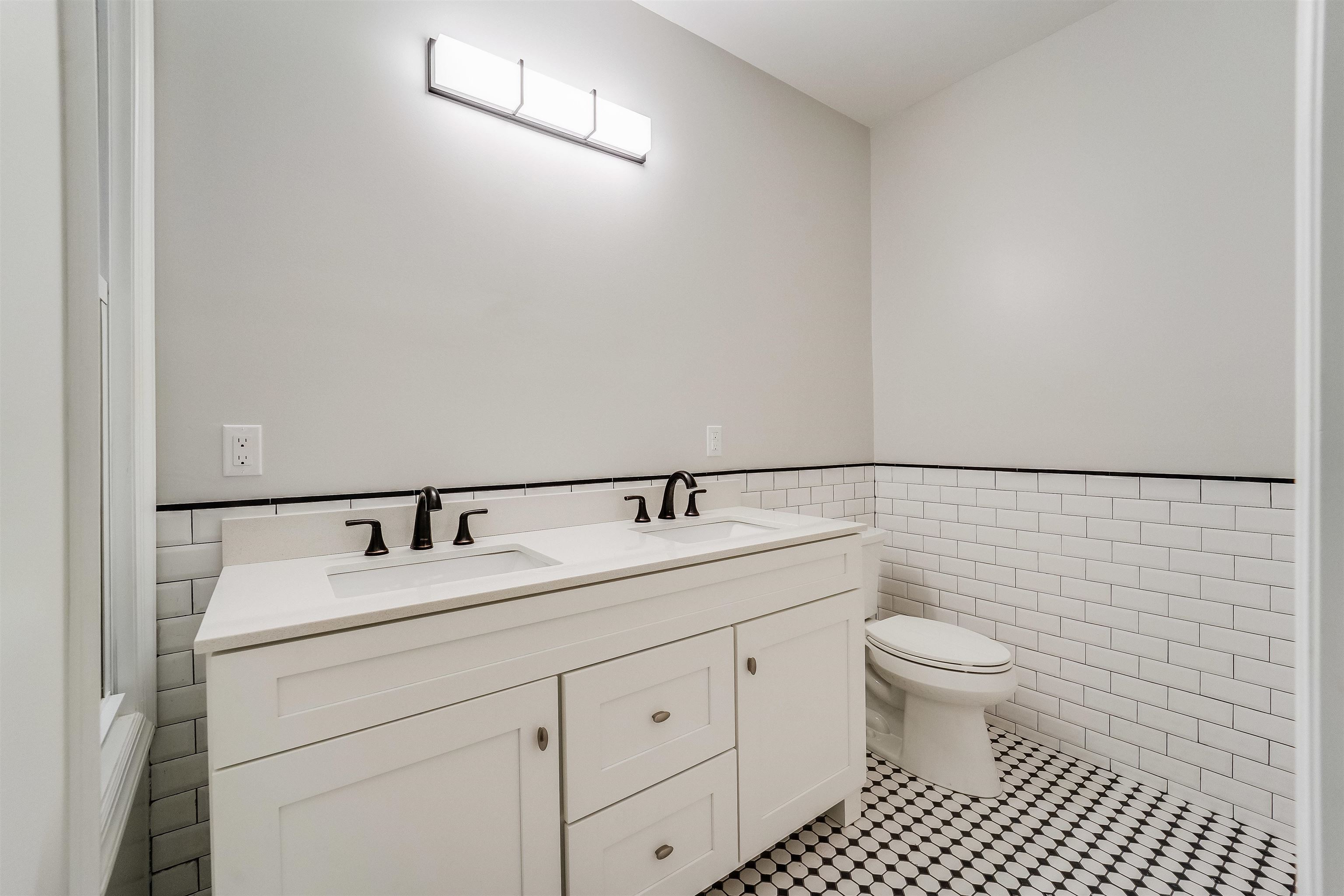81 CLERK ST