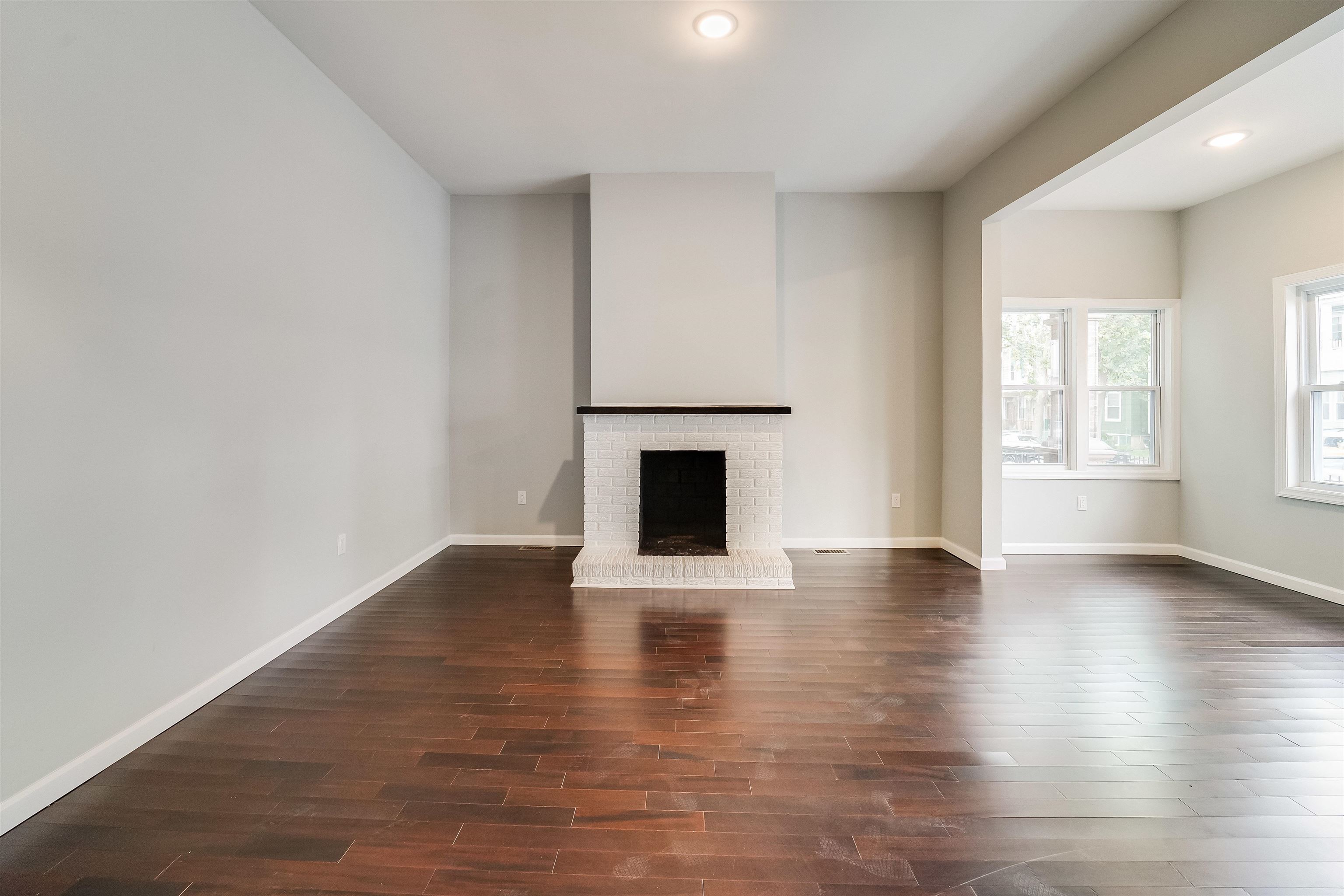 81 CLERK ST