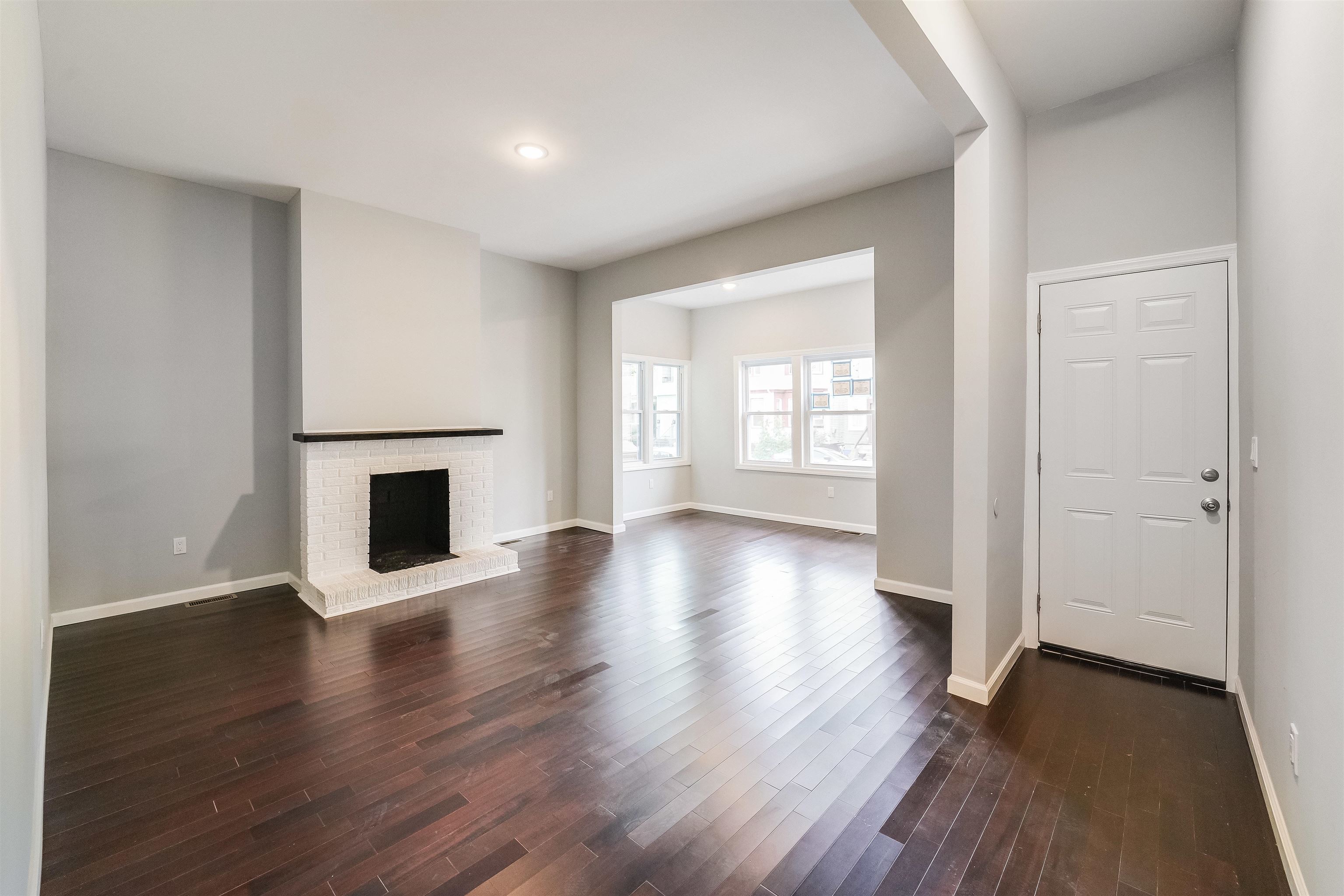 81 CLERK ST