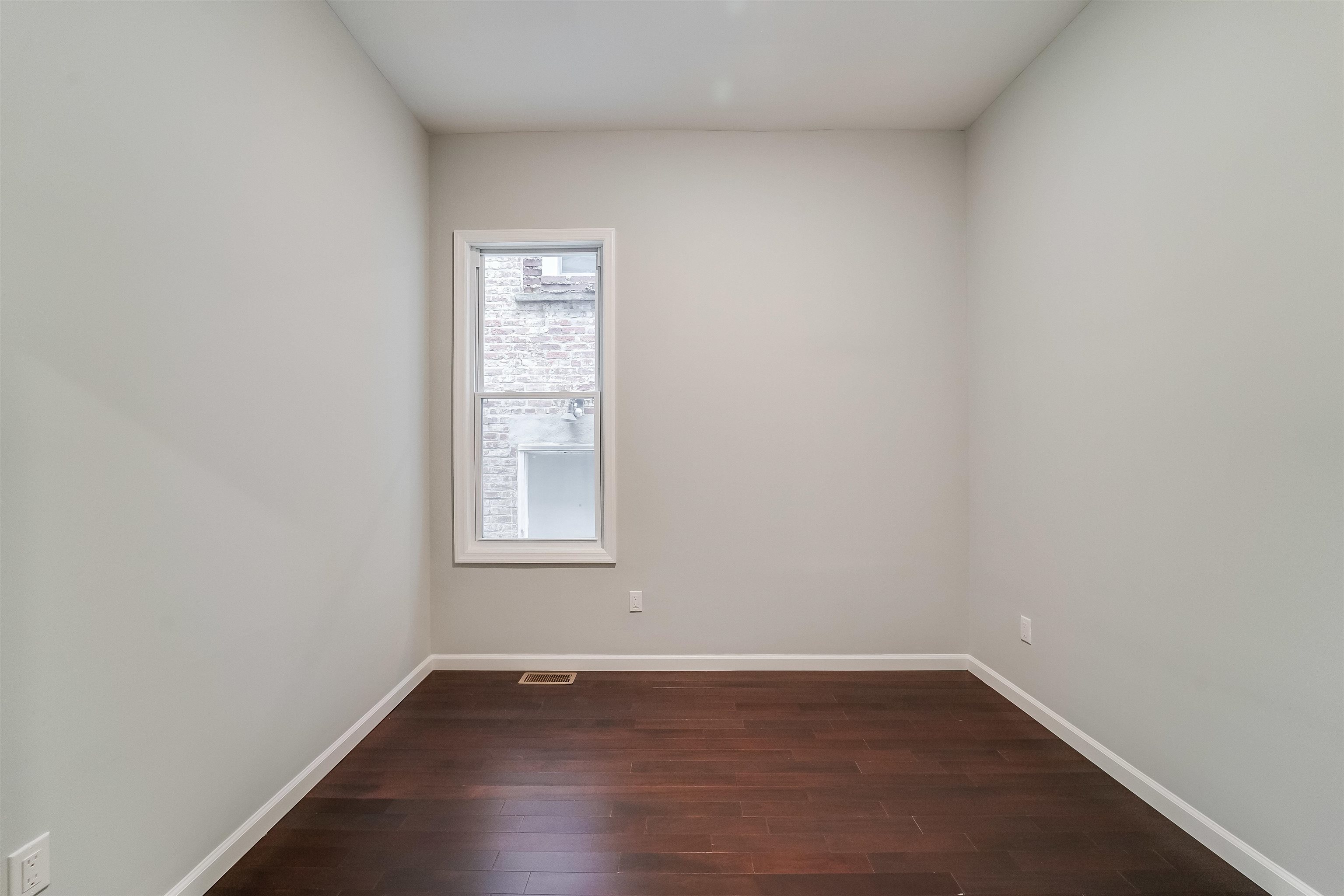 81 CLERK ST
