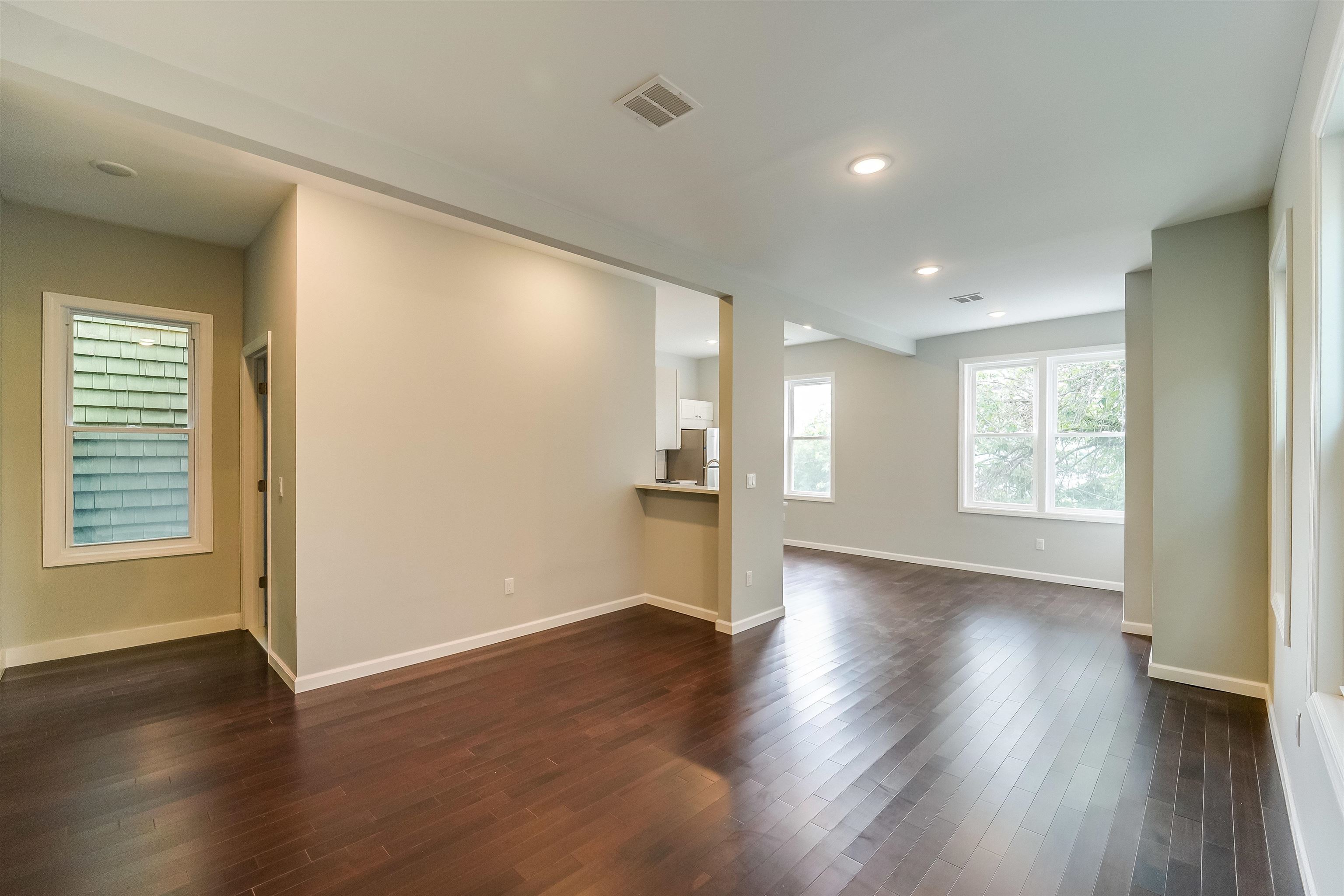81 CLERK ST