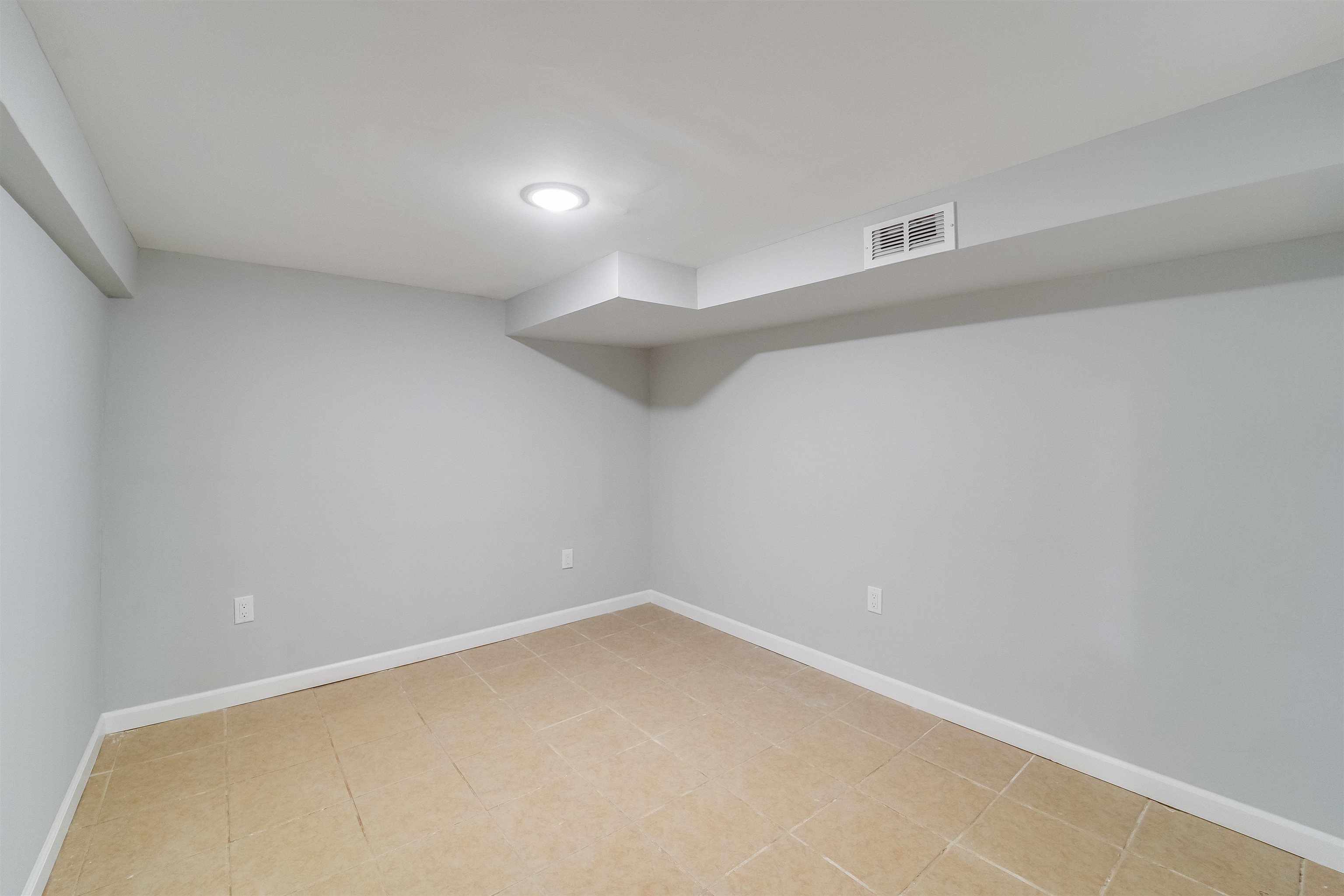 81 CLERK ST