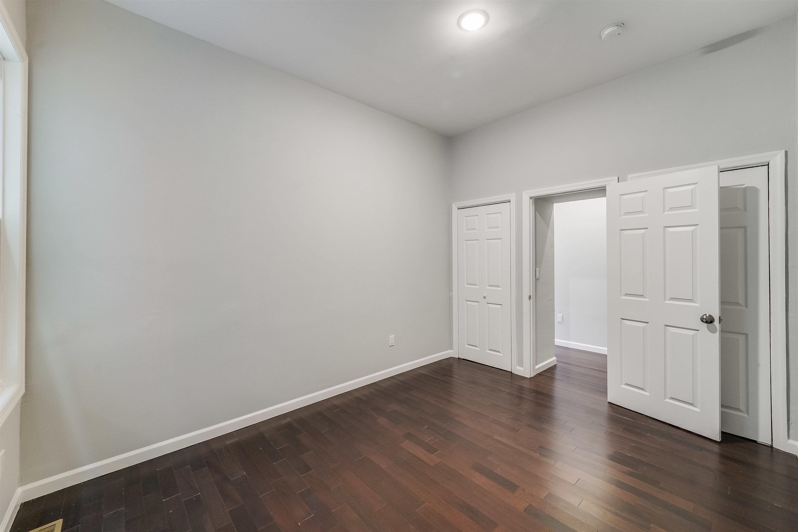 81 CLERK ST