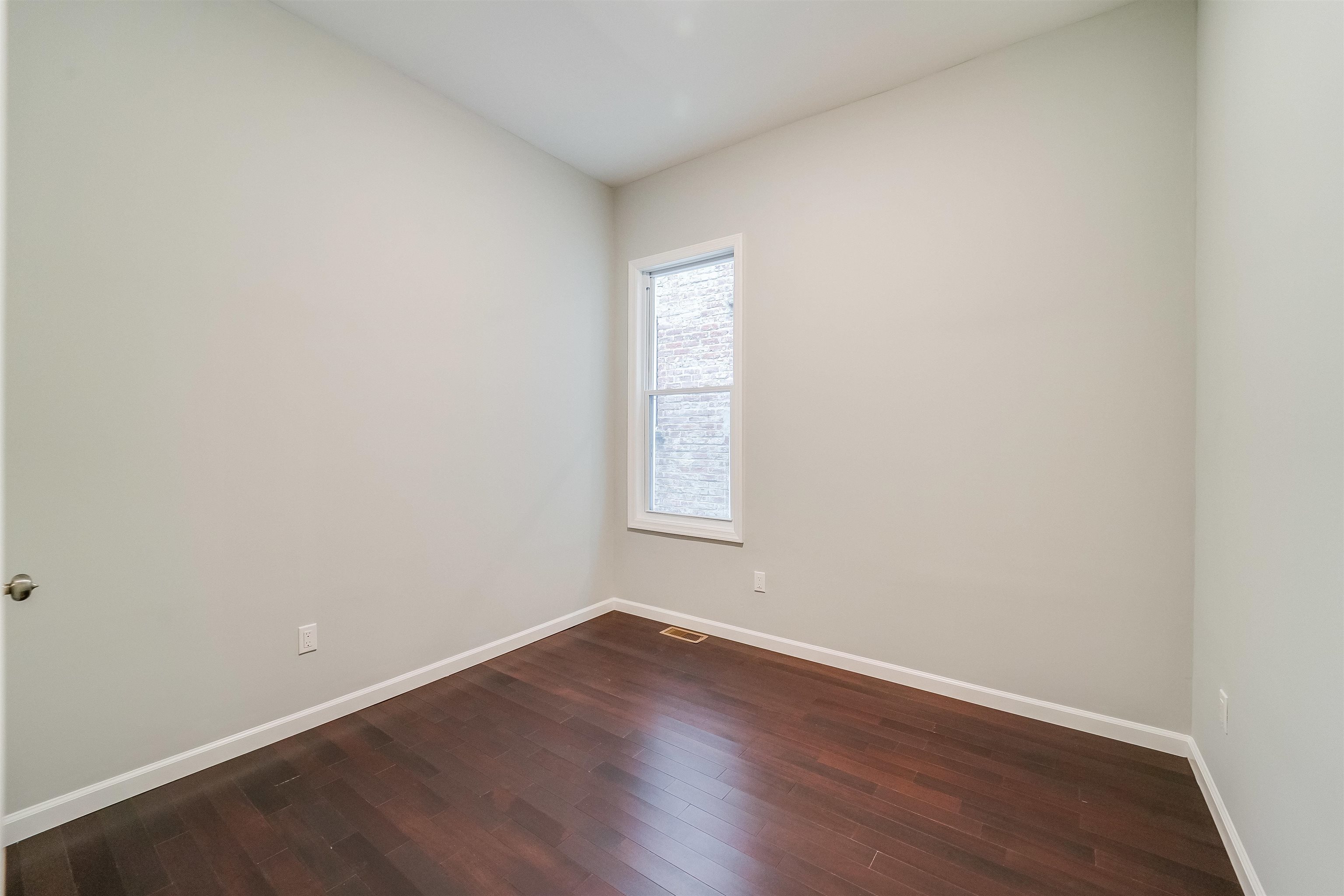 81 CLERK ST
