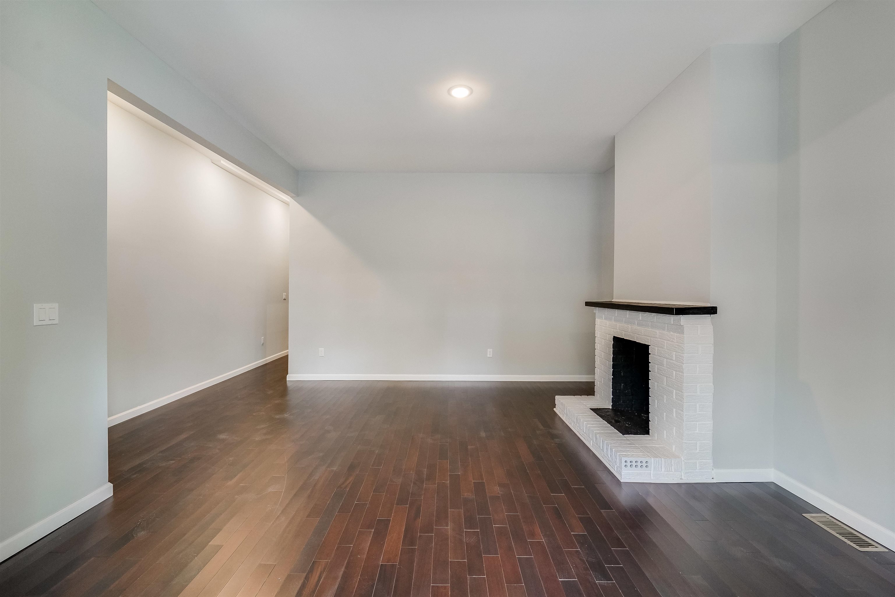 81 CLERK ST