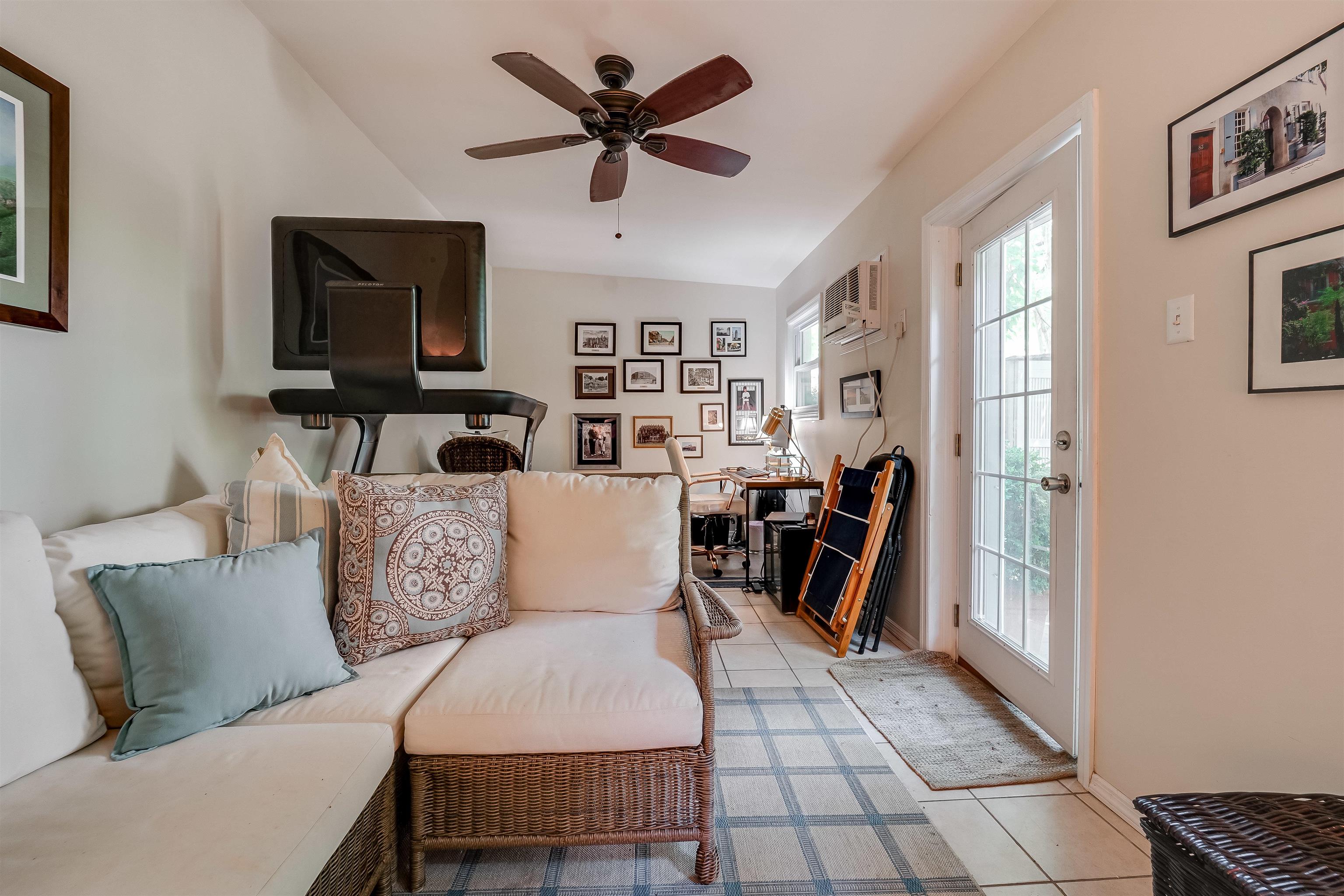 830 BLOOMFIELD ST Unit 1