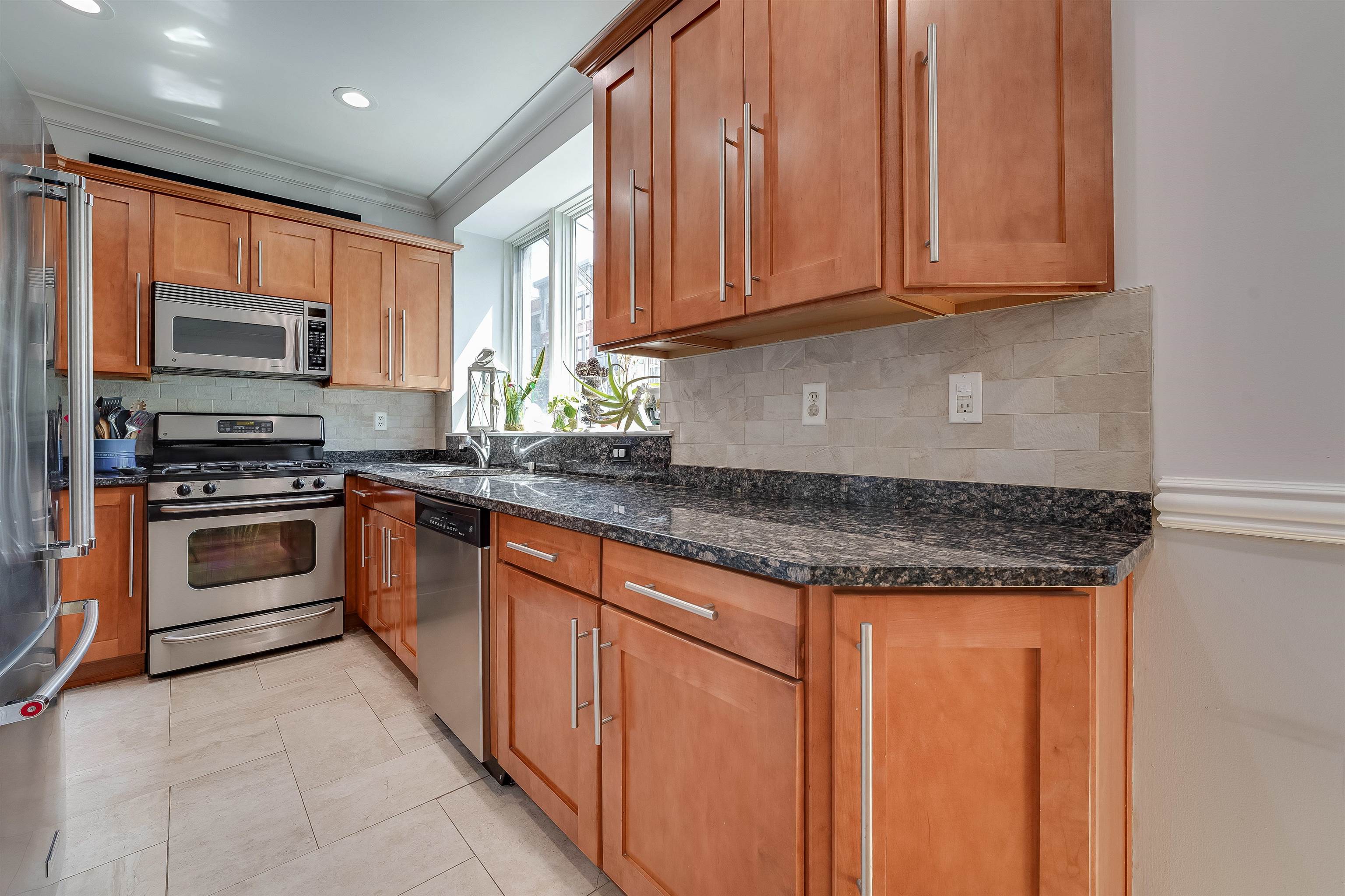 612 ADAMS ST Unit 1