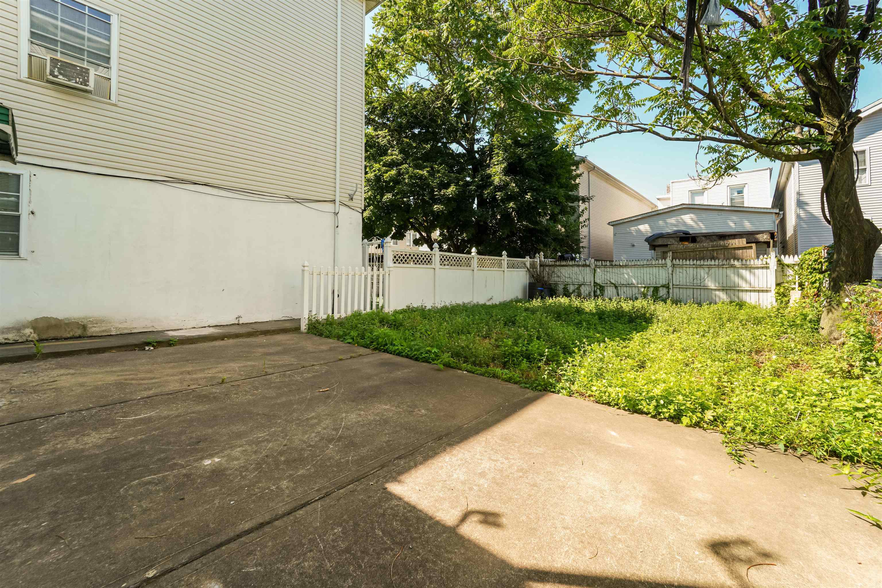 215 CATOR AVE