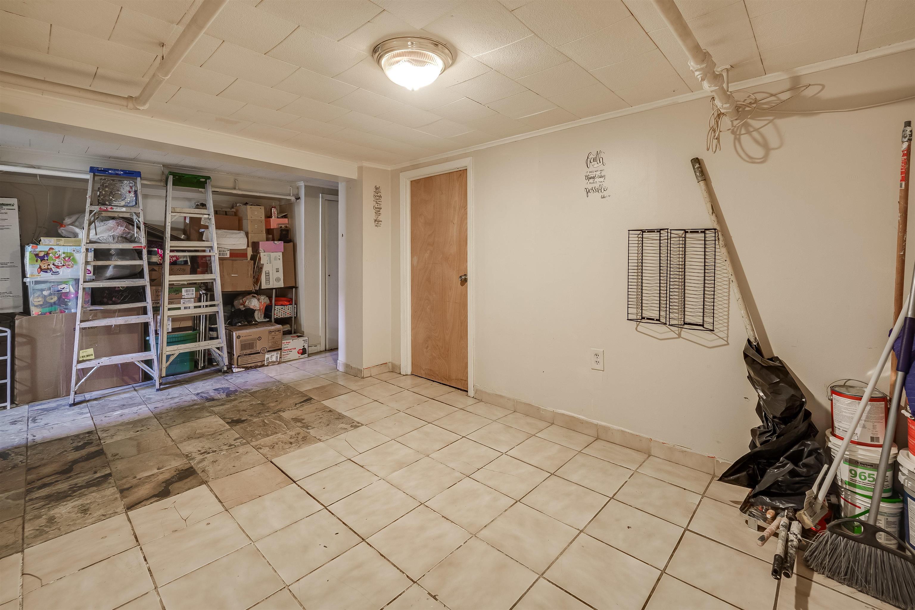 215 CATOR AVE