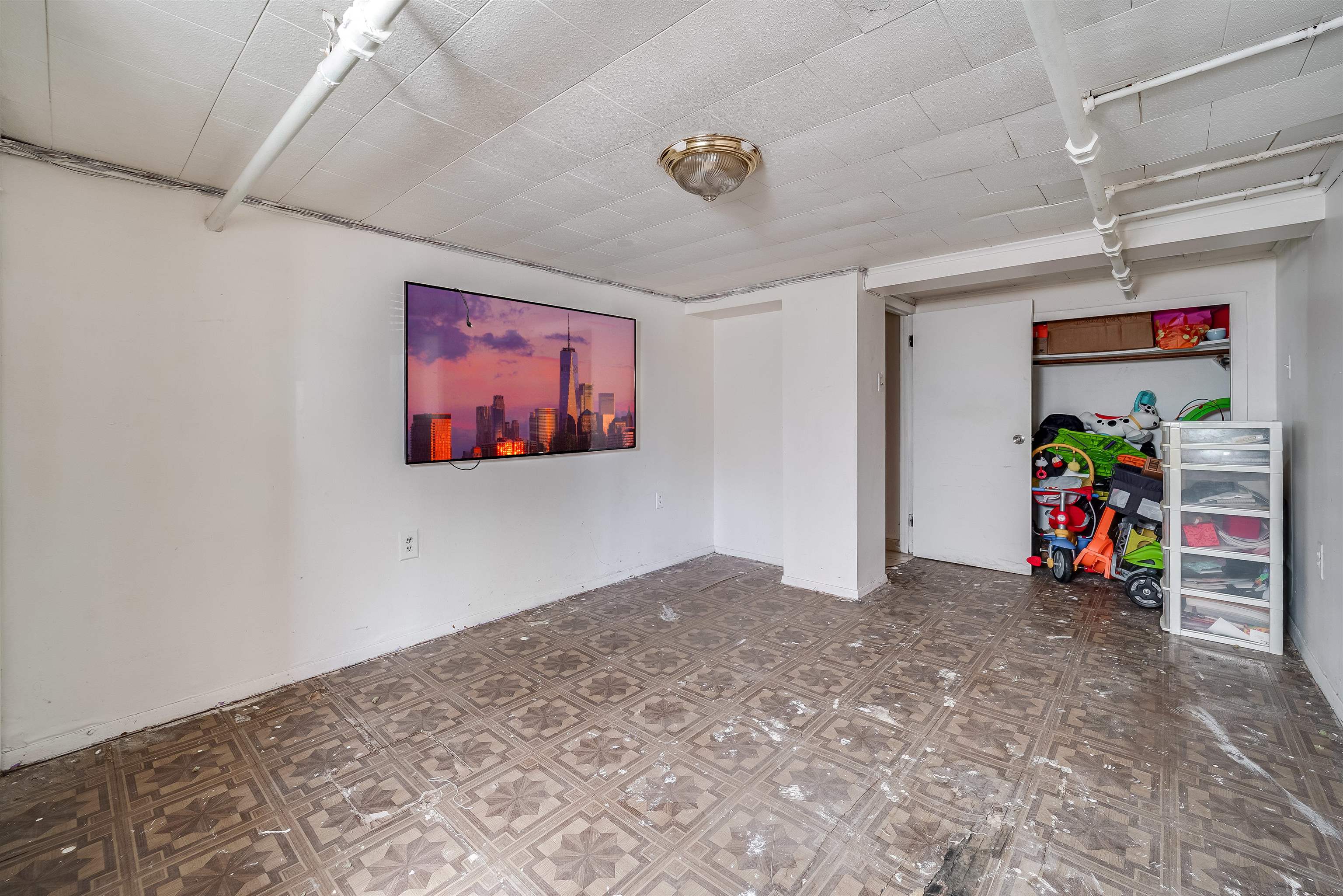 215 CATOR AVE