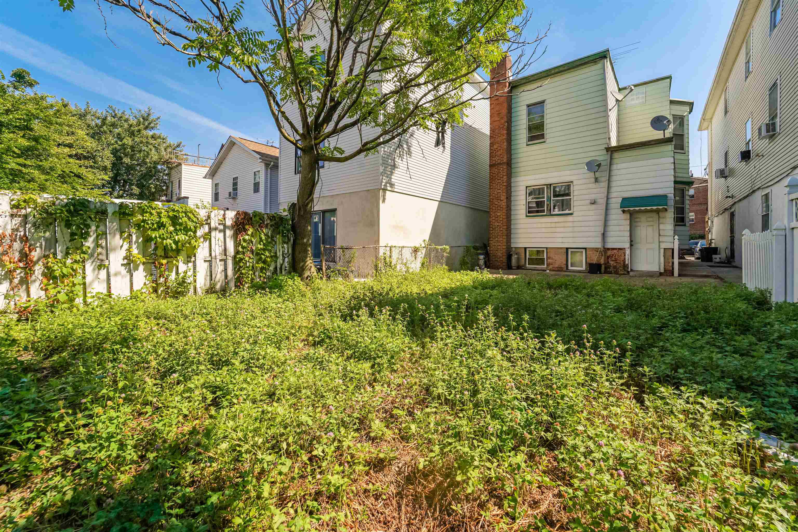 215 CATOR AVE