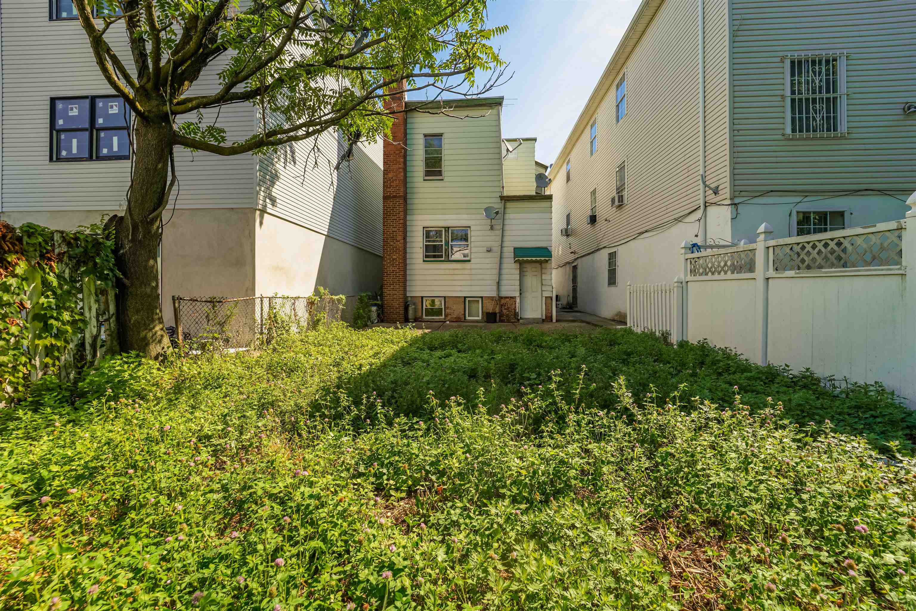 215 CATOR AVE