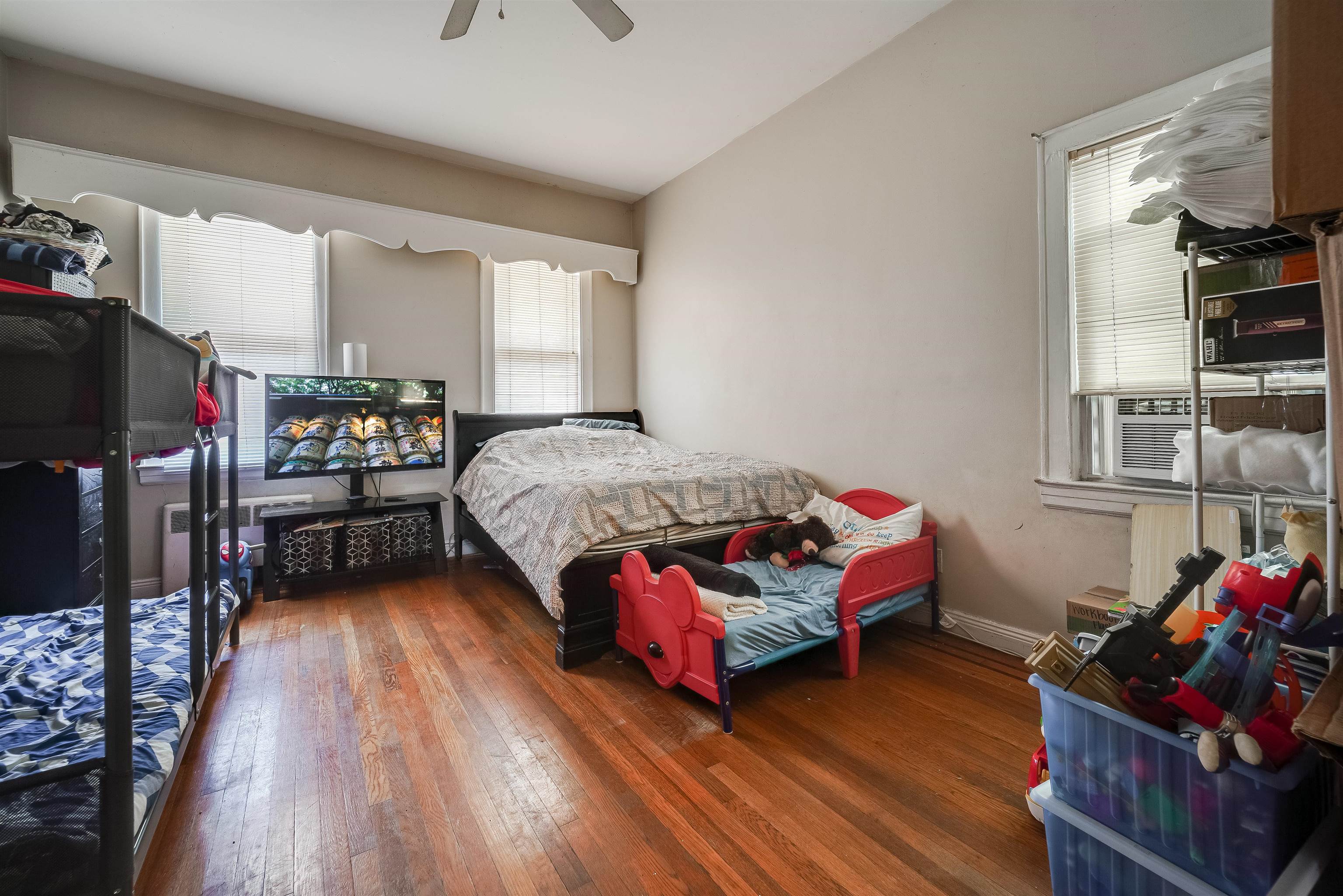 215 CATOR AVE