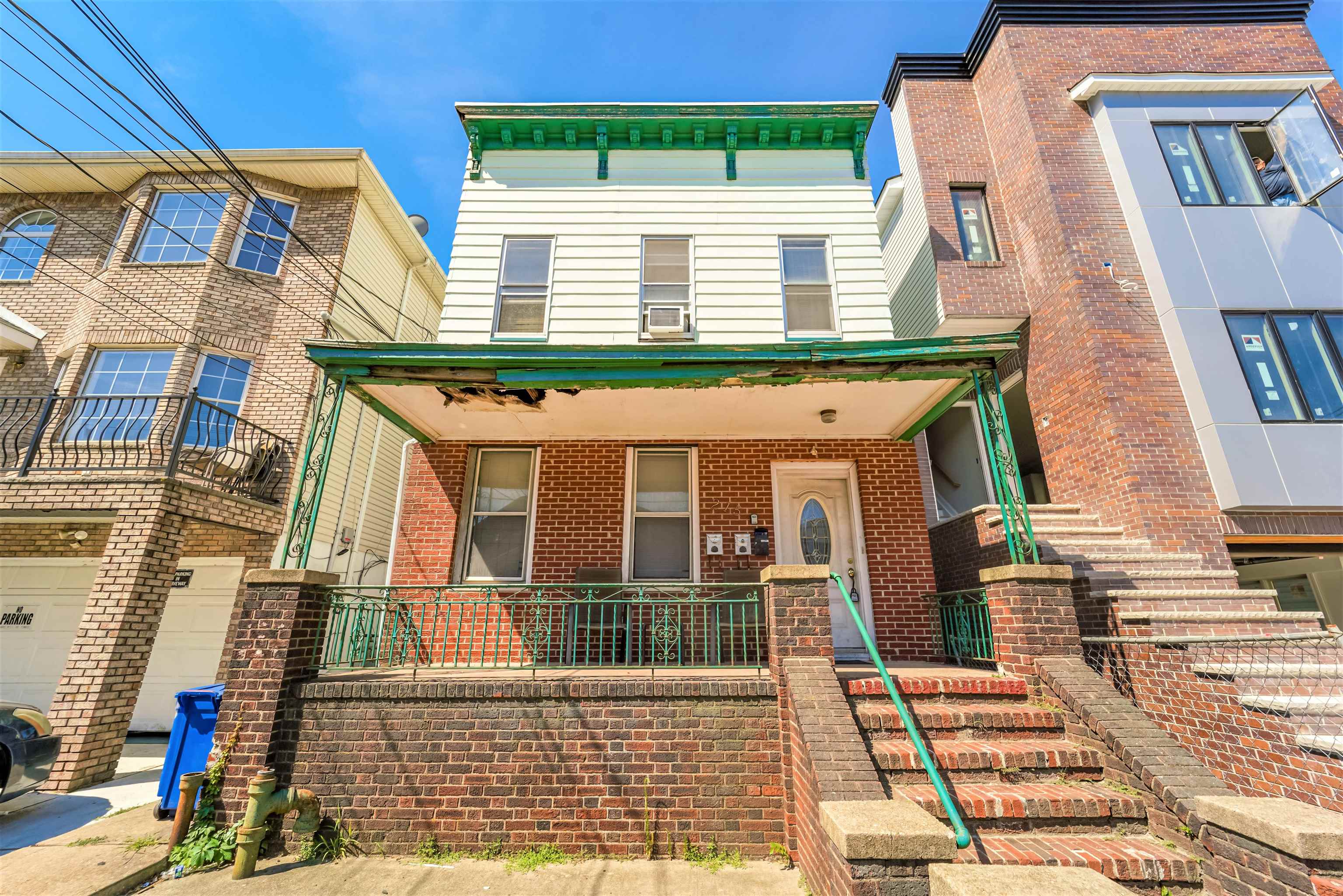 215 CATOR AVE