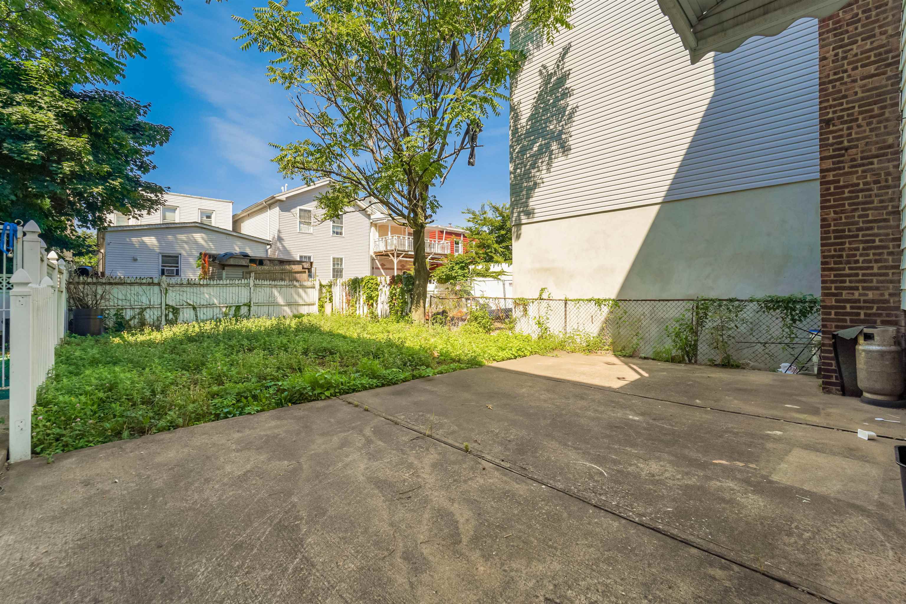 215 CATOR AVE