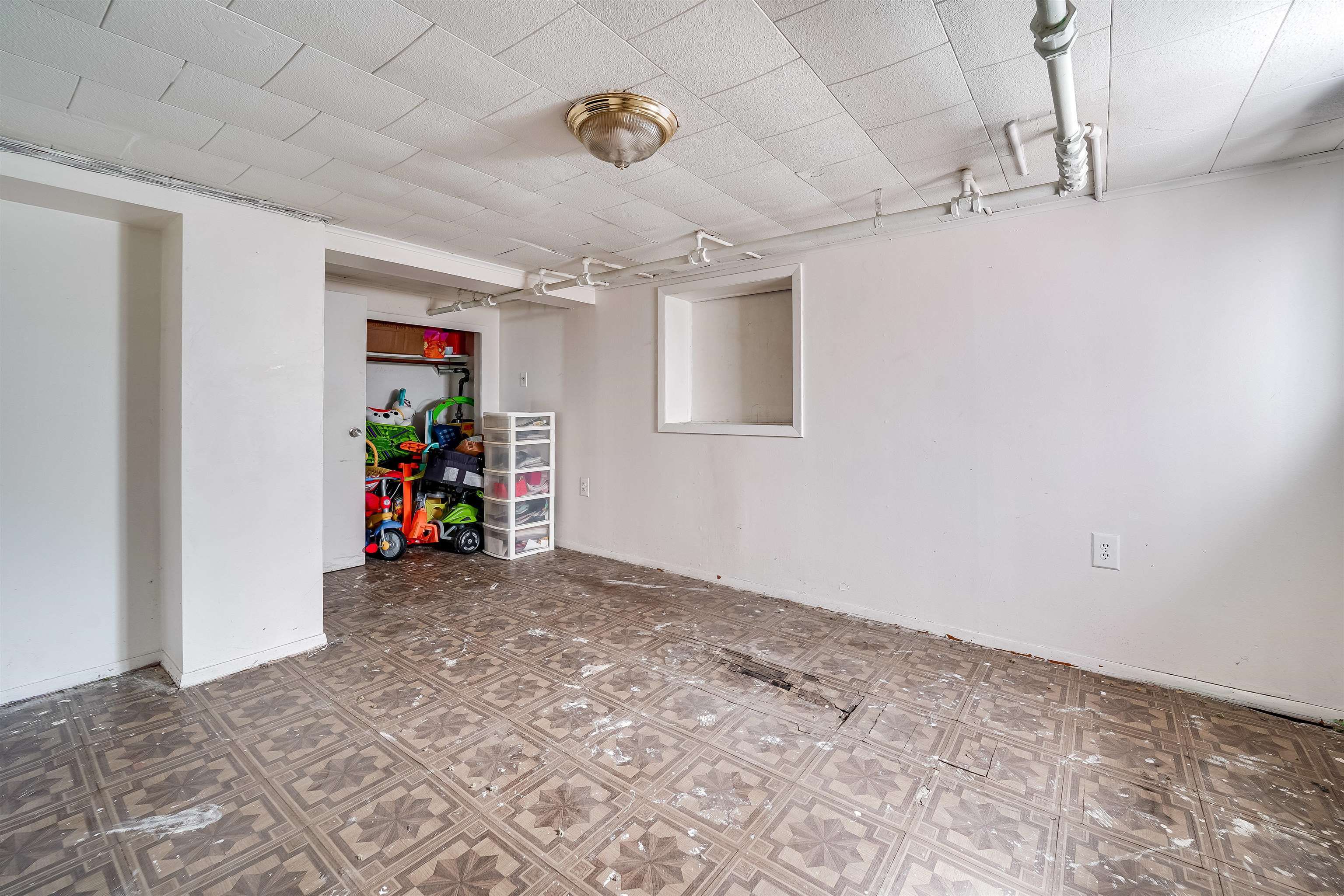 215 CATOR AVE
