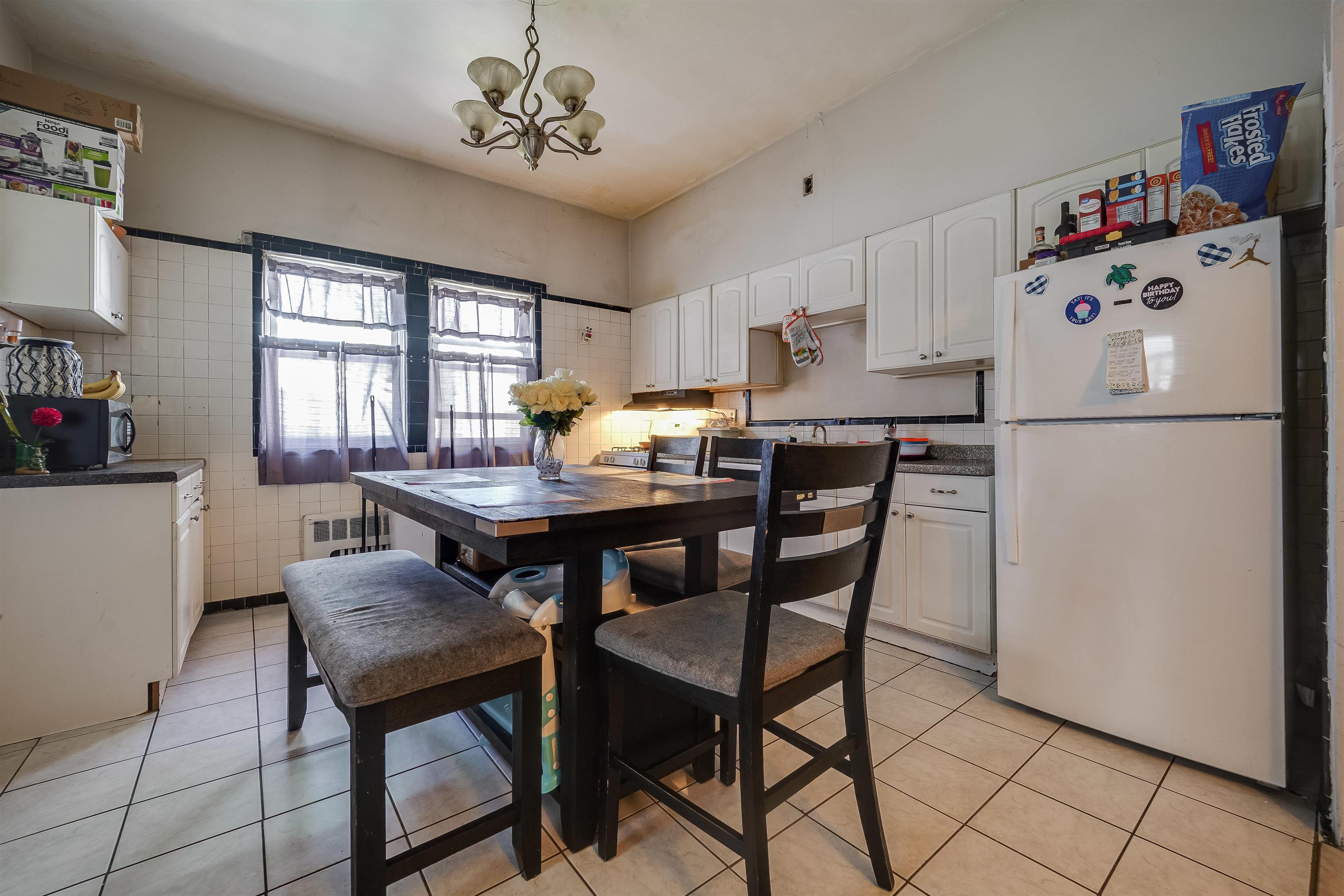 215 CATOR AVE