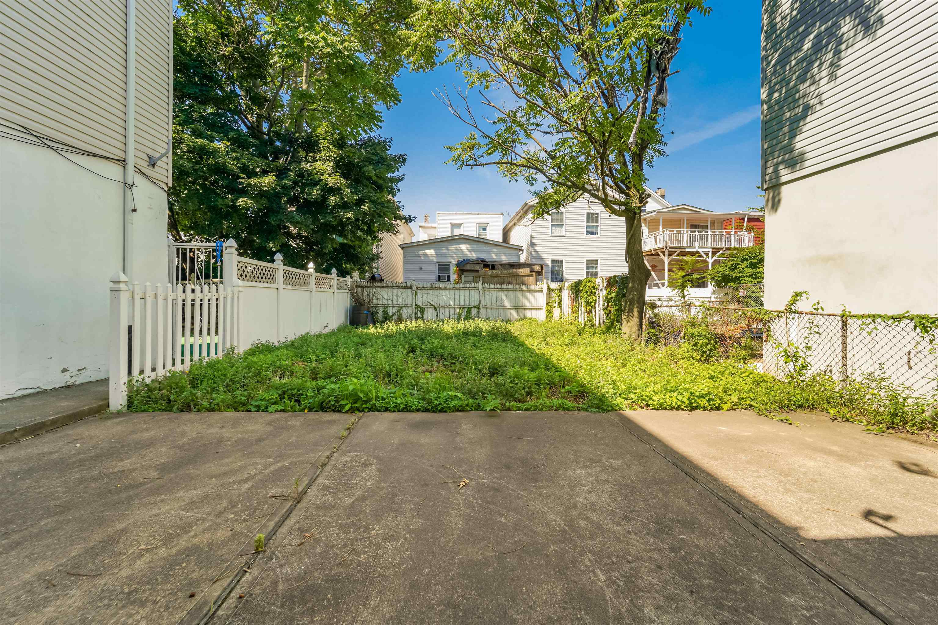215 CATOR AVE