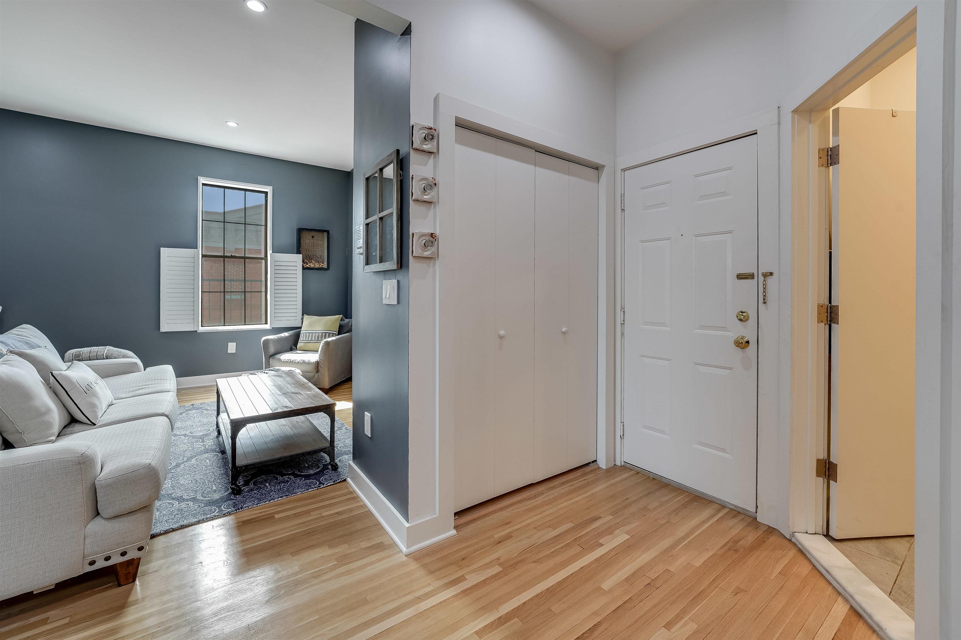801 WILLOW AVE Unit 5R