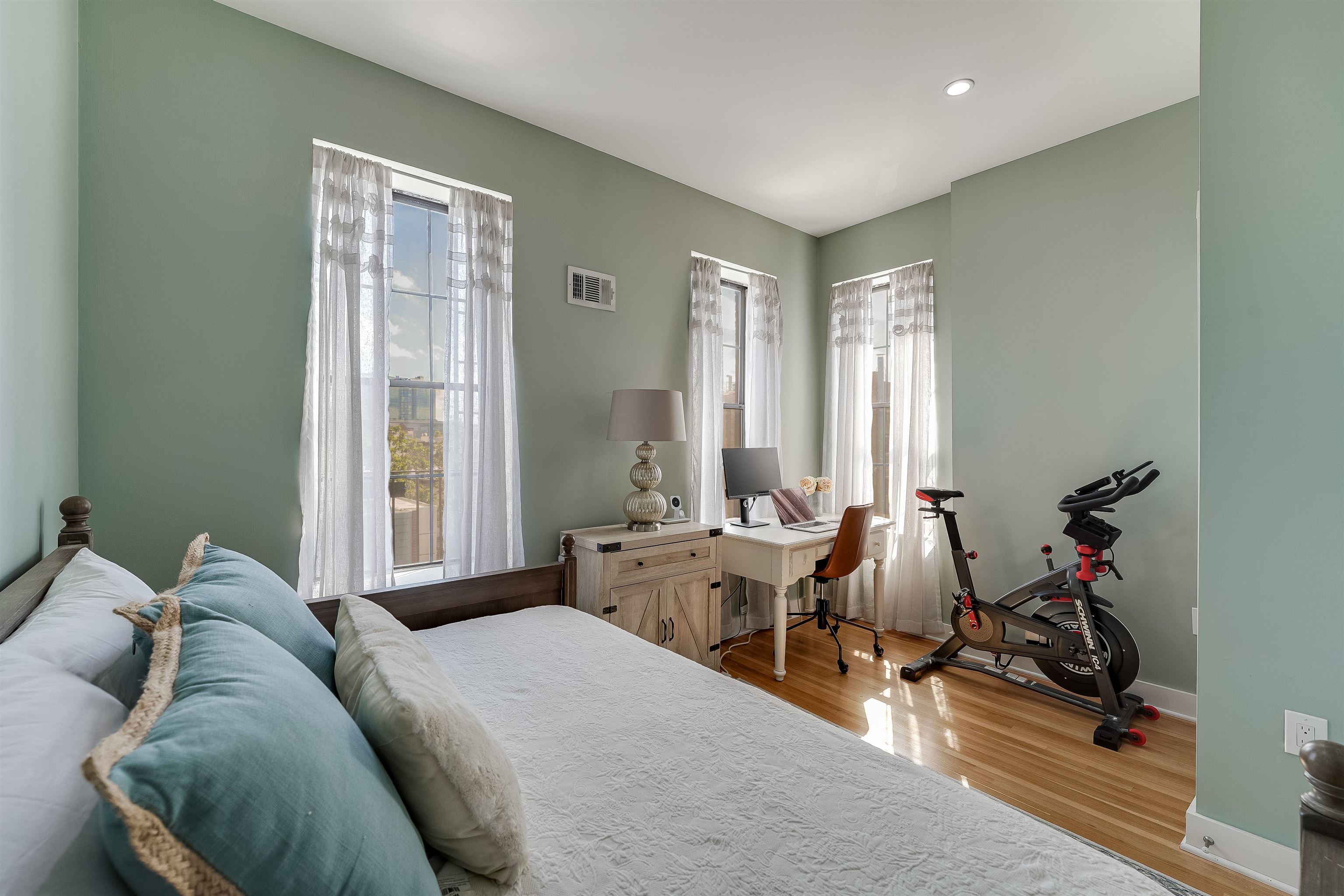 801 WILLOW AVE Unit 5R