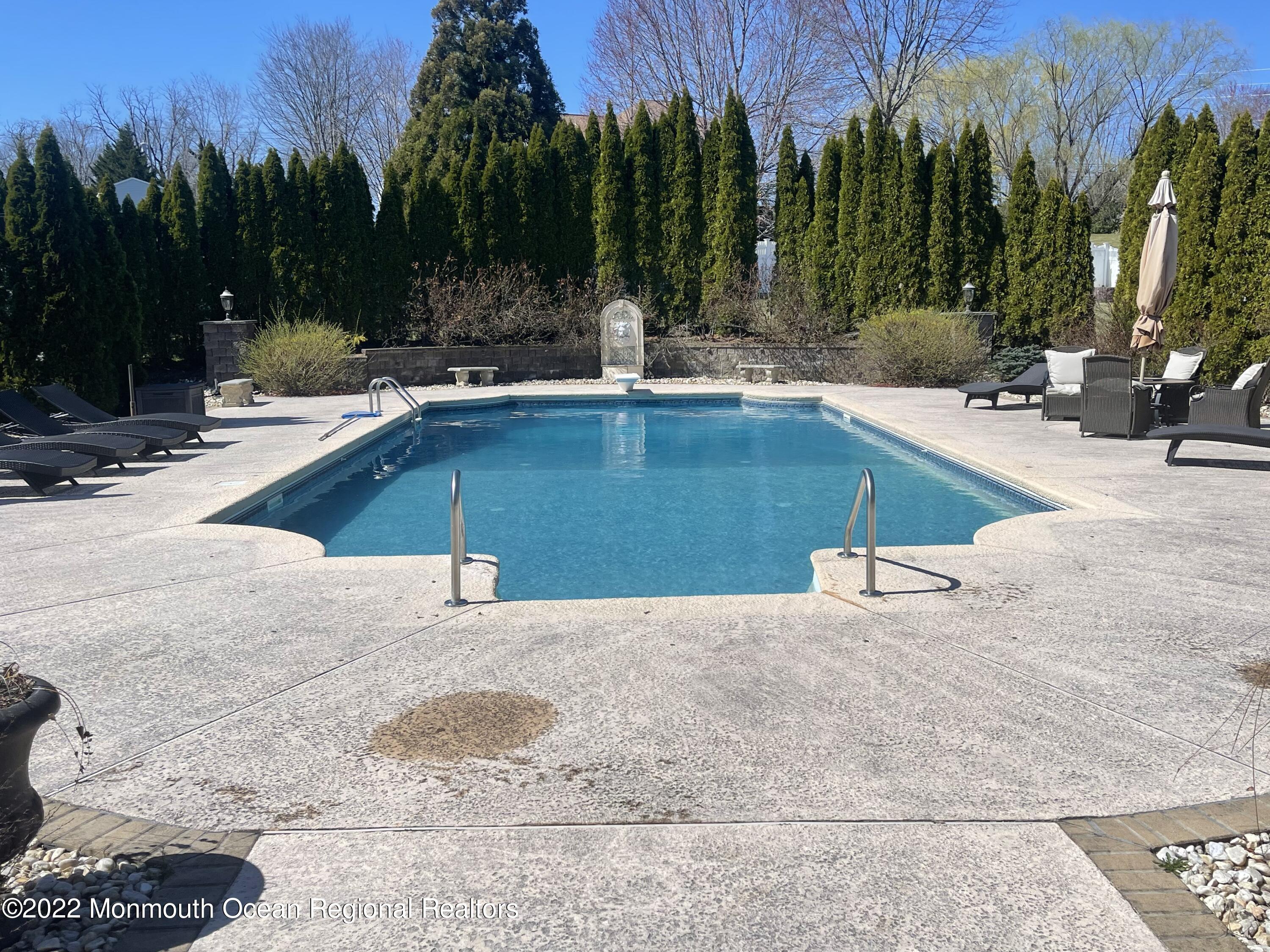 40 Round Hill Drive