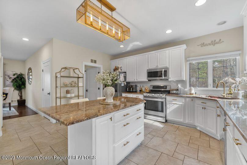 6 Opal Court