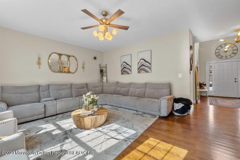 6 Opal Court