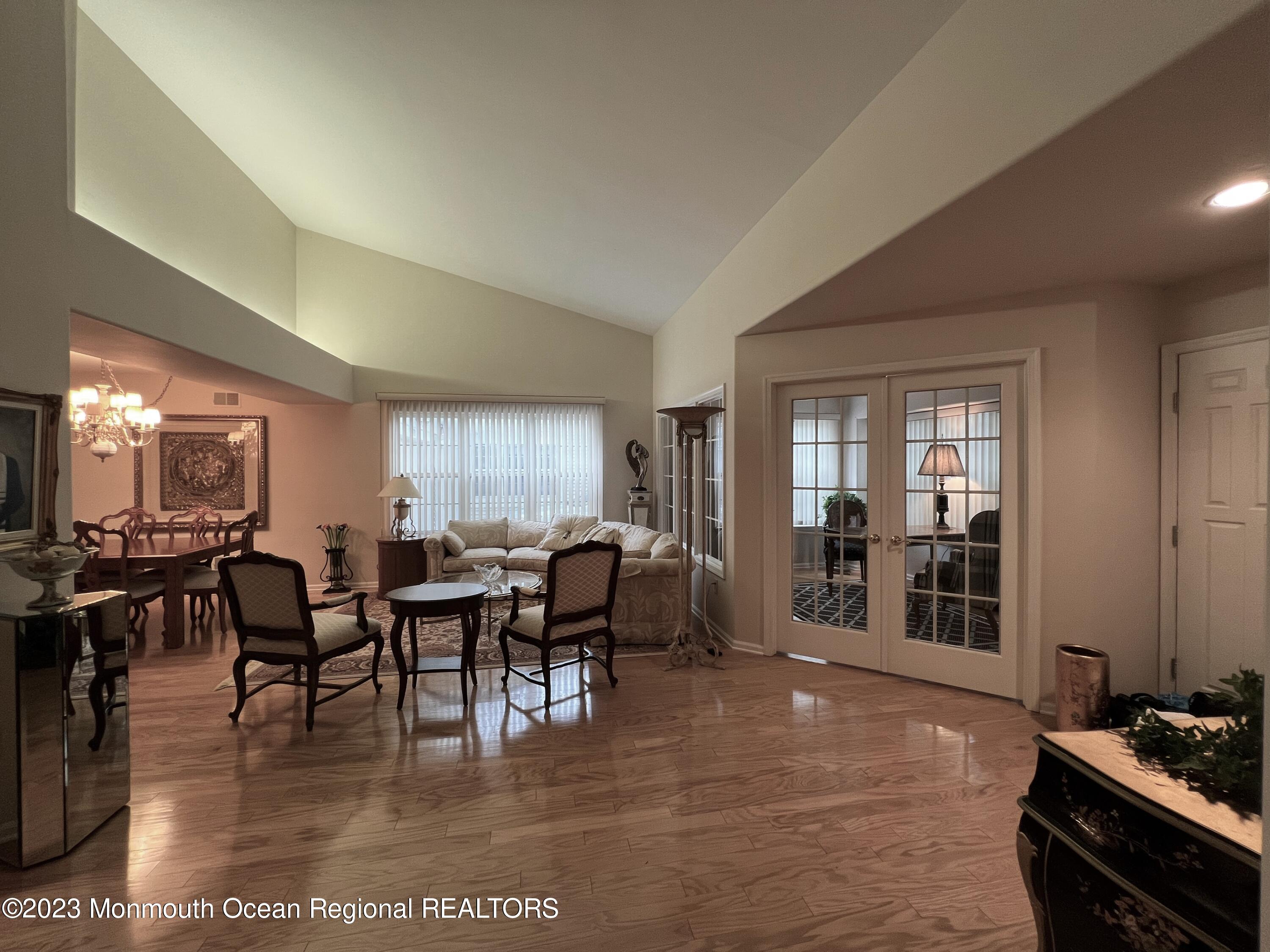 1228A Thornbury Lane