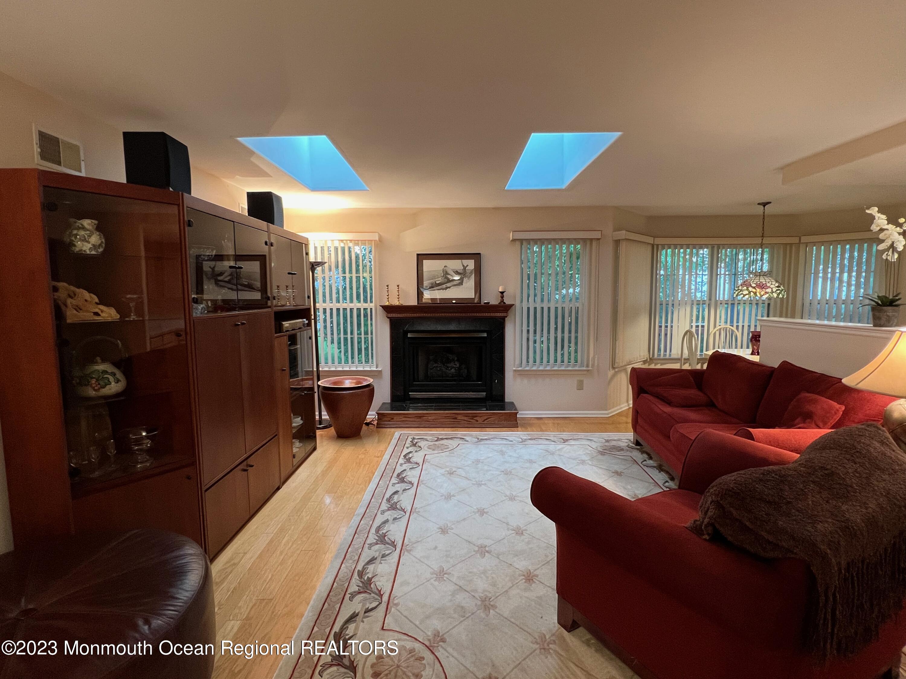 1228A Thornbury Lane