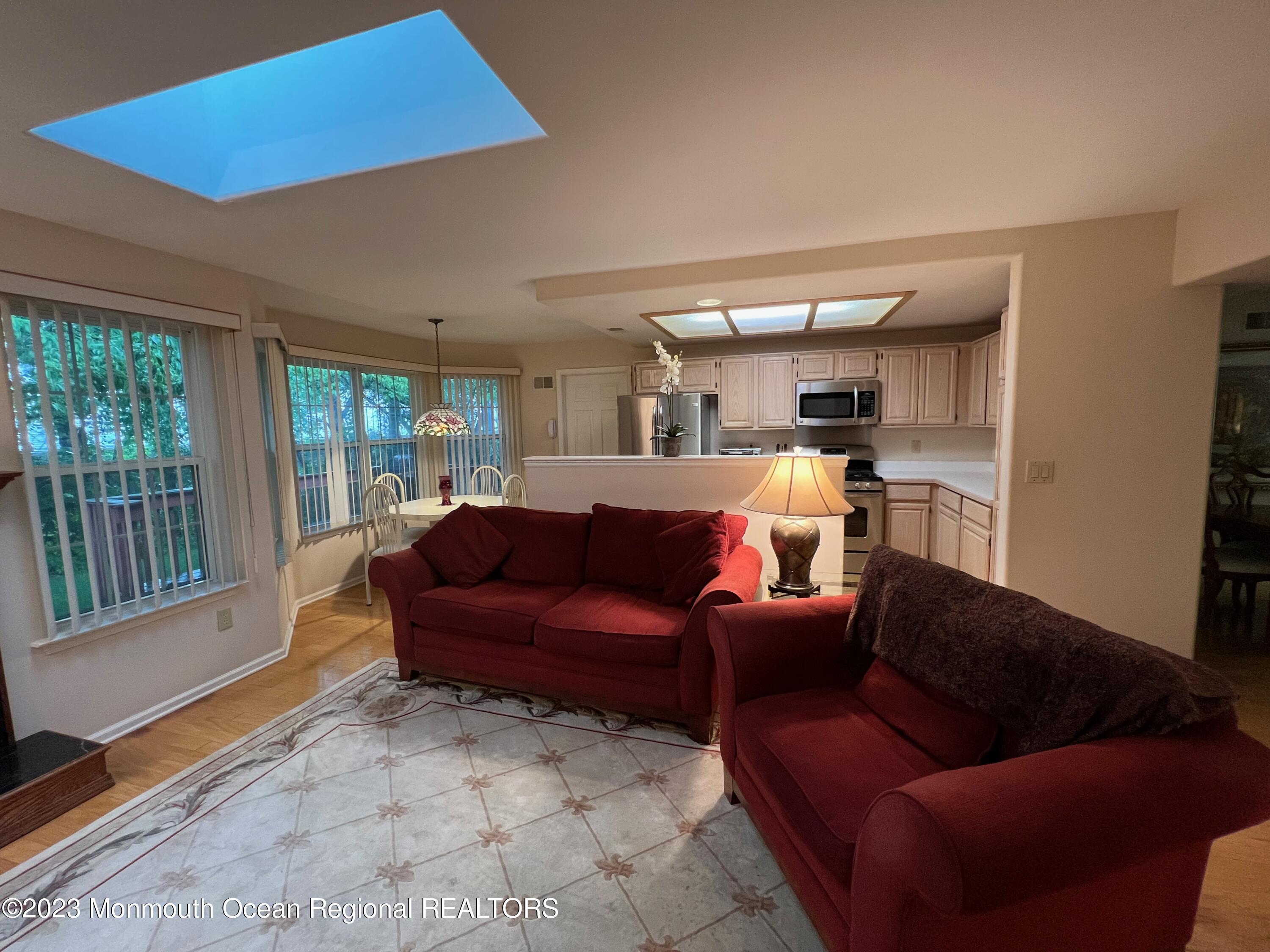 1228A Thornbury Lane