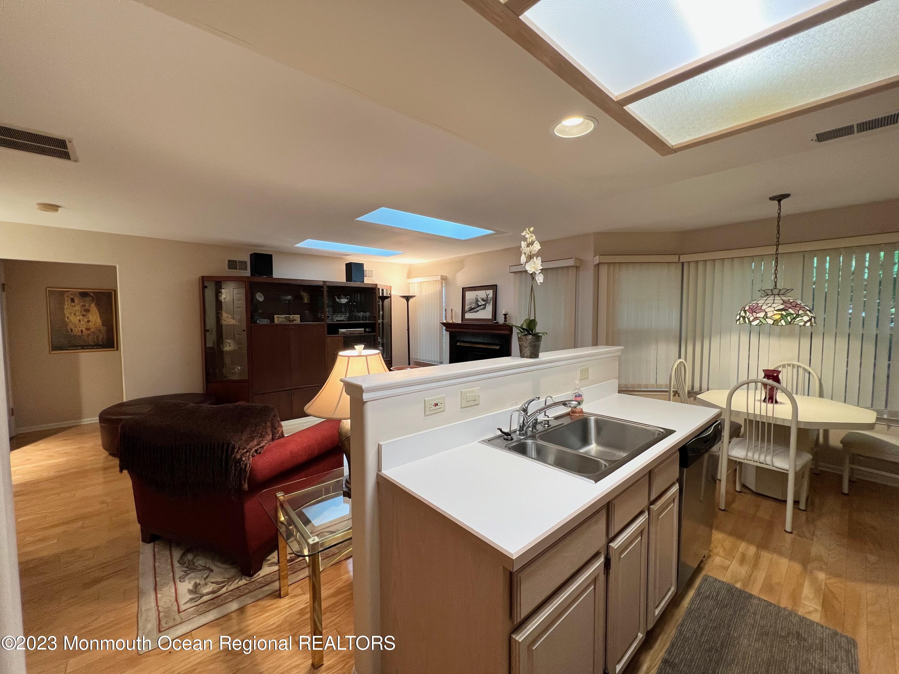 1228A Thornbury Lane
