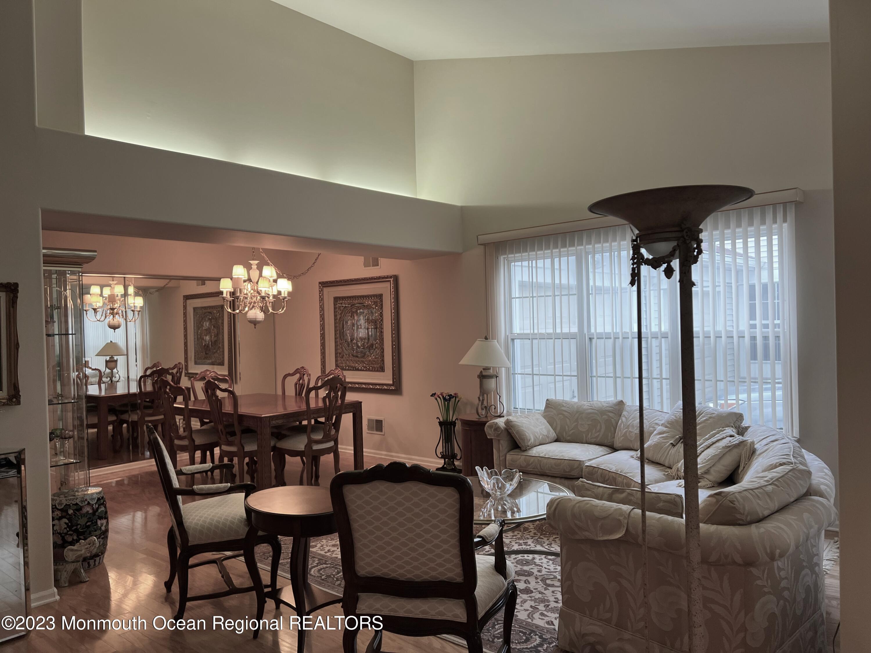 1228A Thornbury Lane