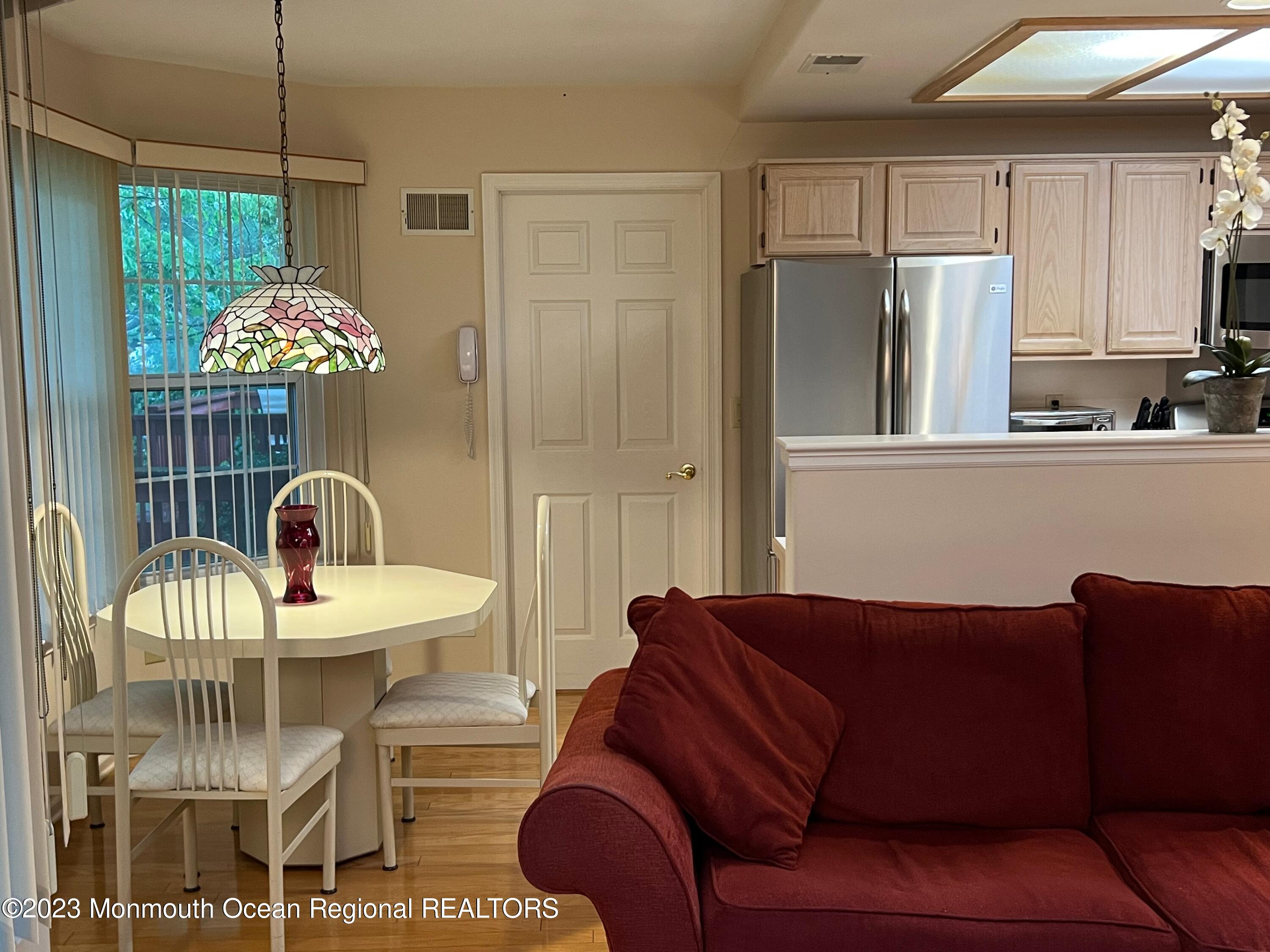 1228A Thornbury Lane