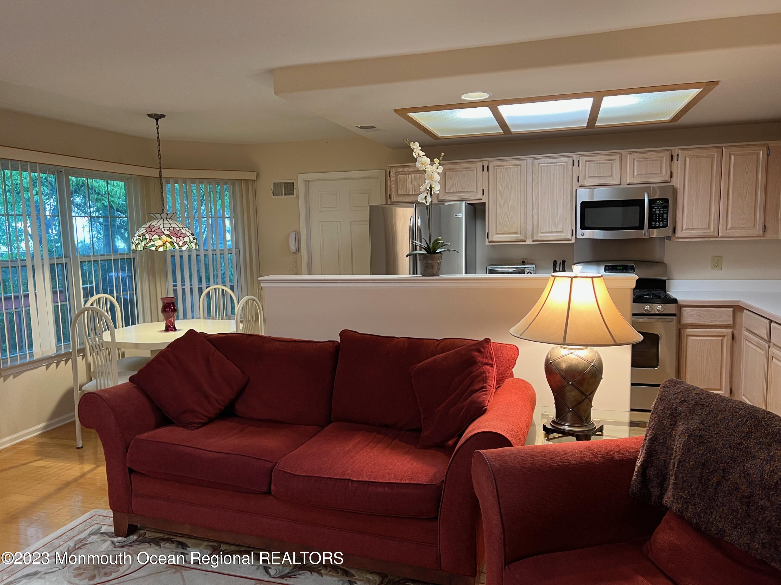 1228A Thornbury Lane