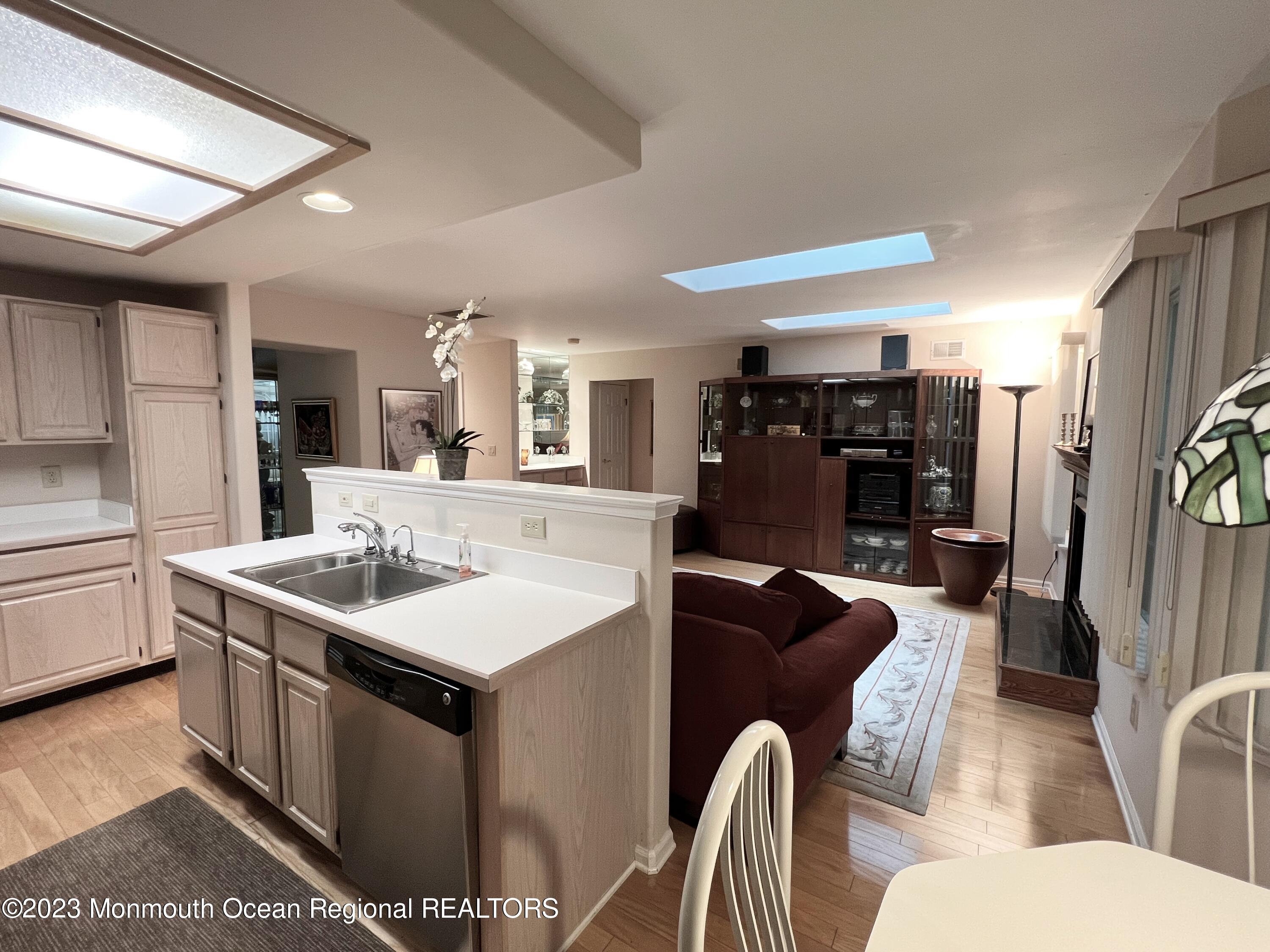 1228A Thornbury Lane